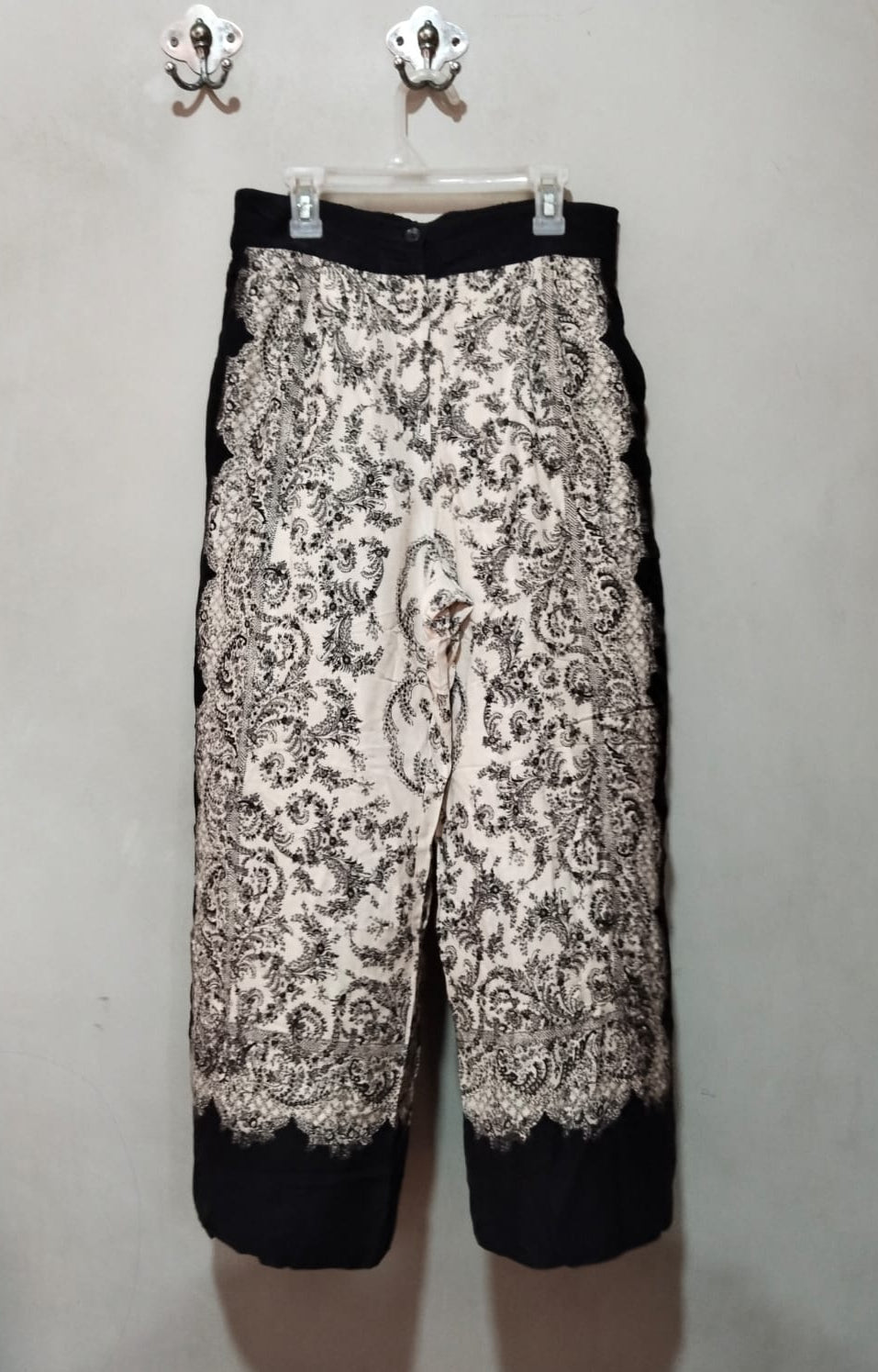 H&M Creamy Black Airy Pants