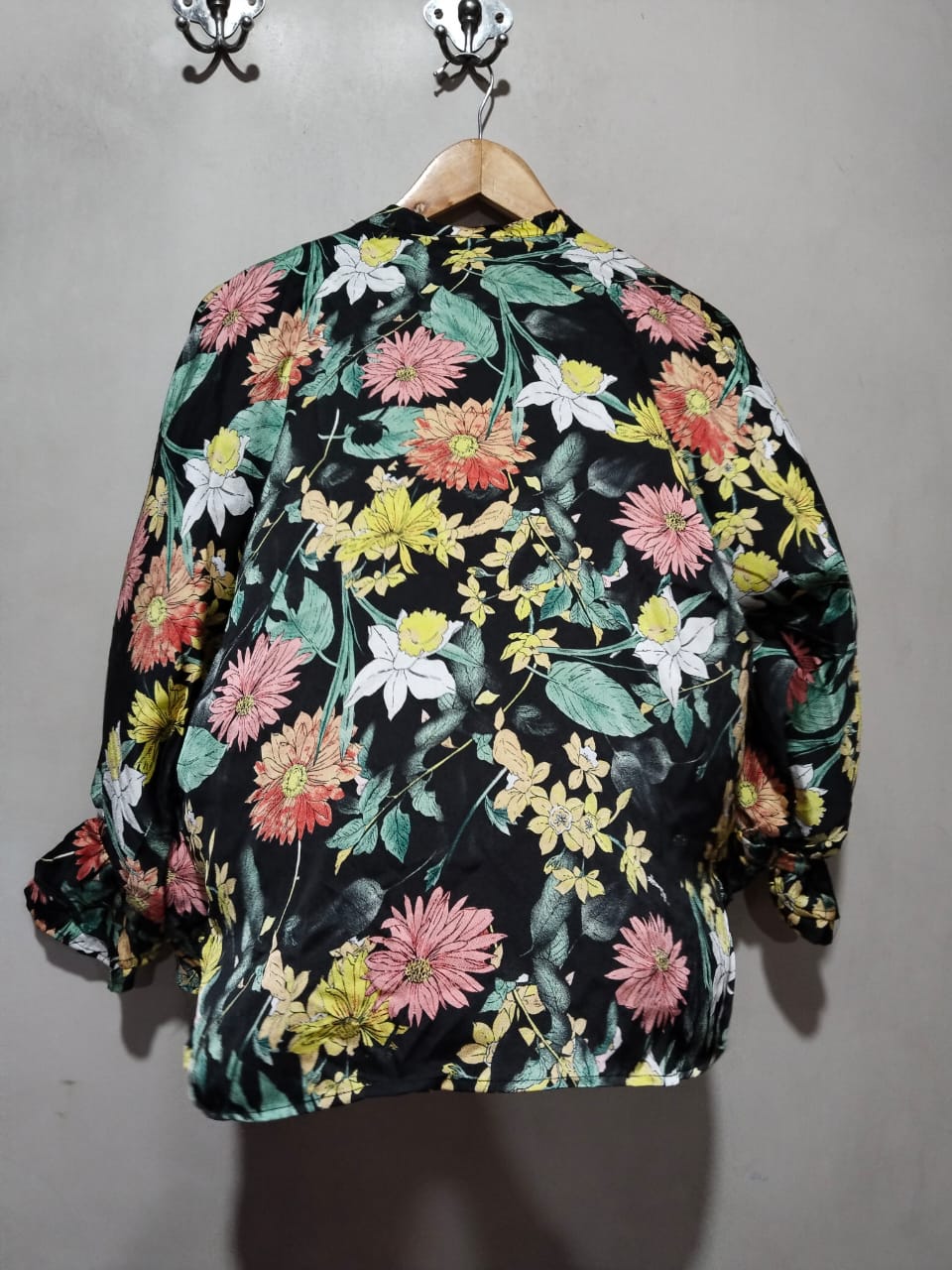 JCL Women's Floral Print Top With A Tie-Neck