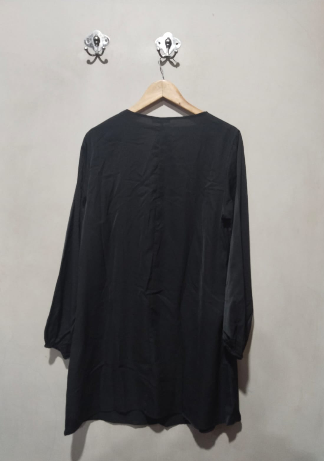 SHEIN Curve Women's Black Classic Fit Long Sleeve Top