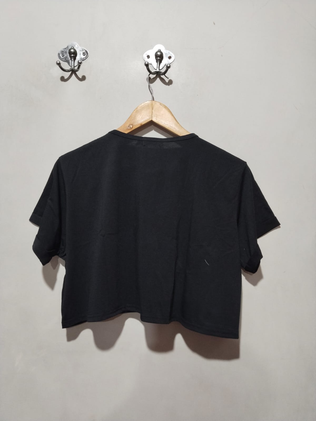 PrettyLittleThing Black Basic Short Sleeve Crop Top