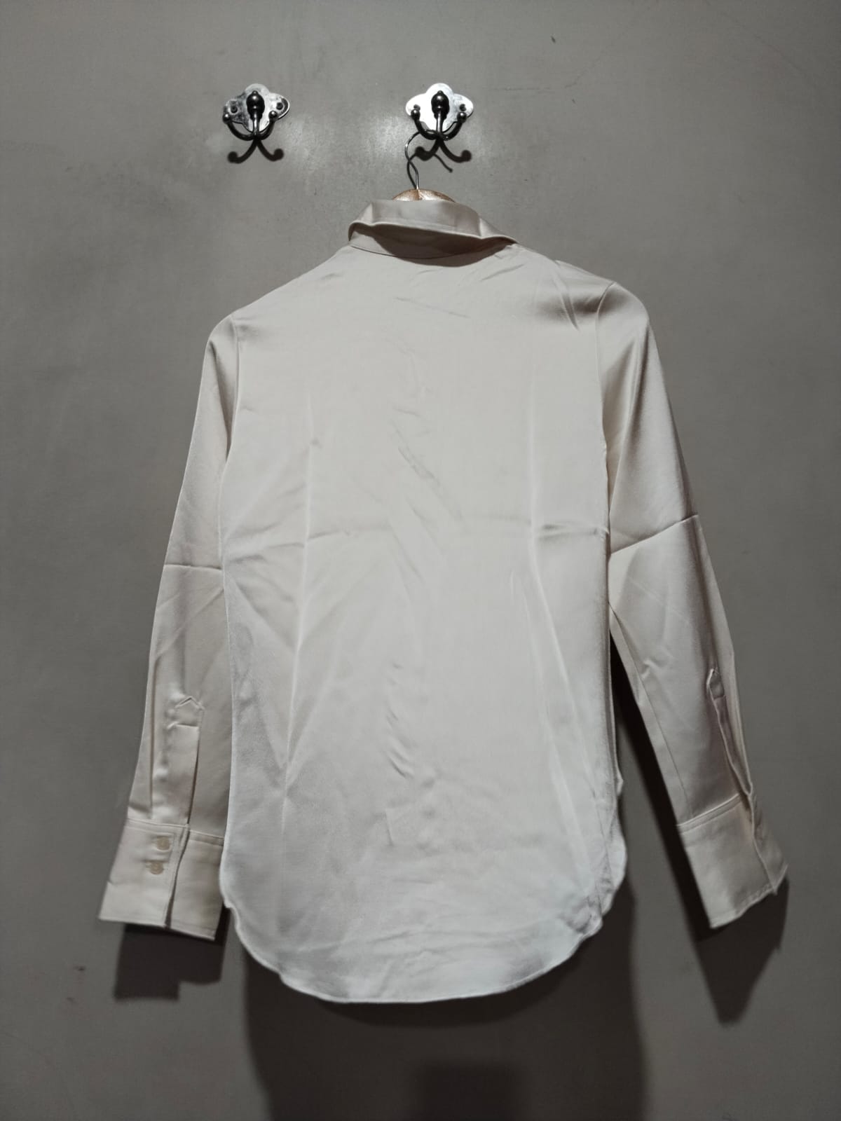 H&M Women's White Button Down Collared Shirt