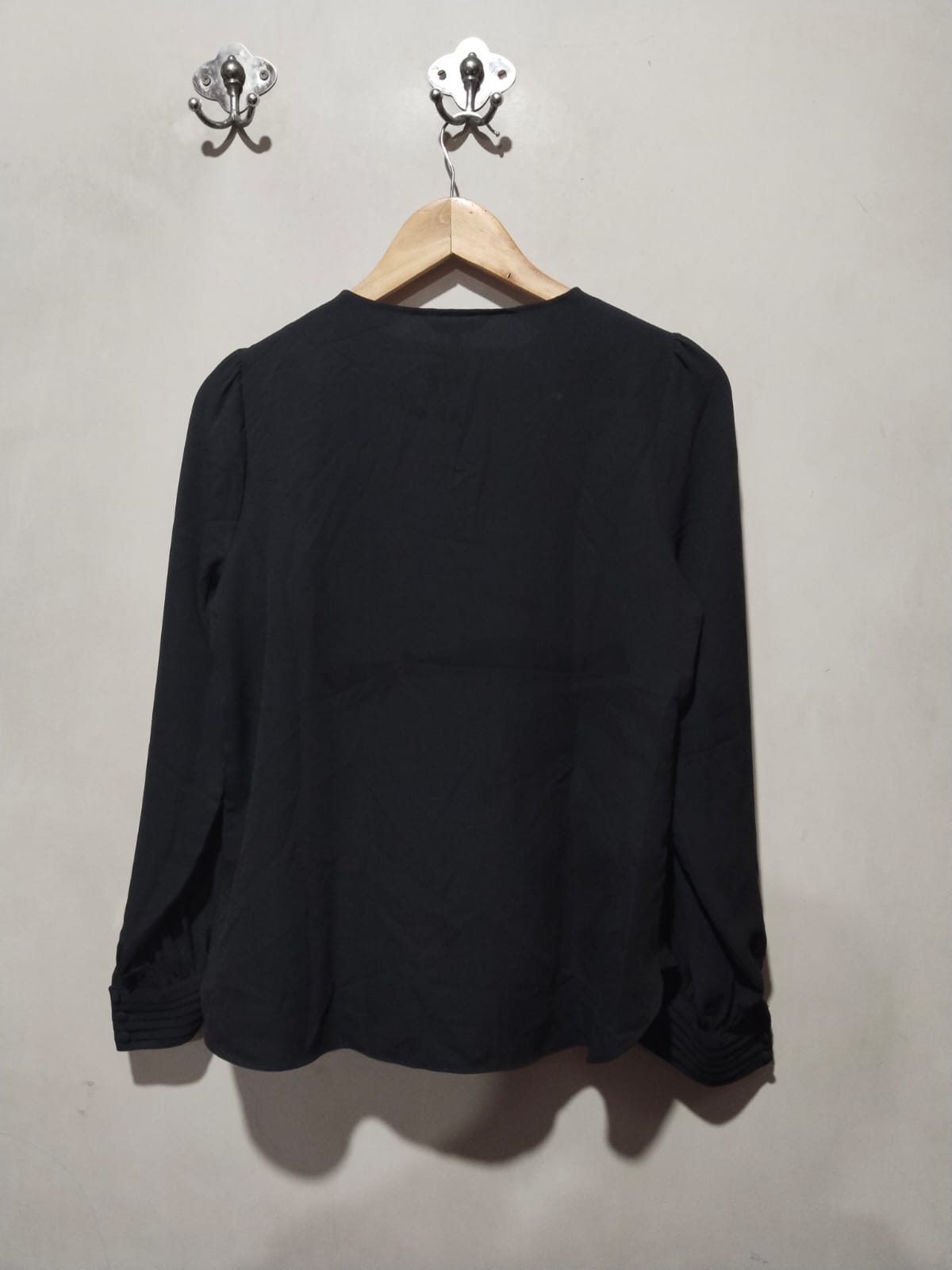 POTMONS|M|Bust 18|Black| Long Sleeve Blouse with Shirred Cuffs