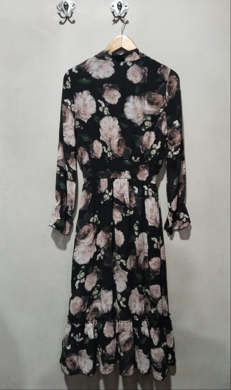 SHEIN|L|Bust 19| Black Floral Chiffon Midi Dress with a Tie Neck and Ruffle Cuffs