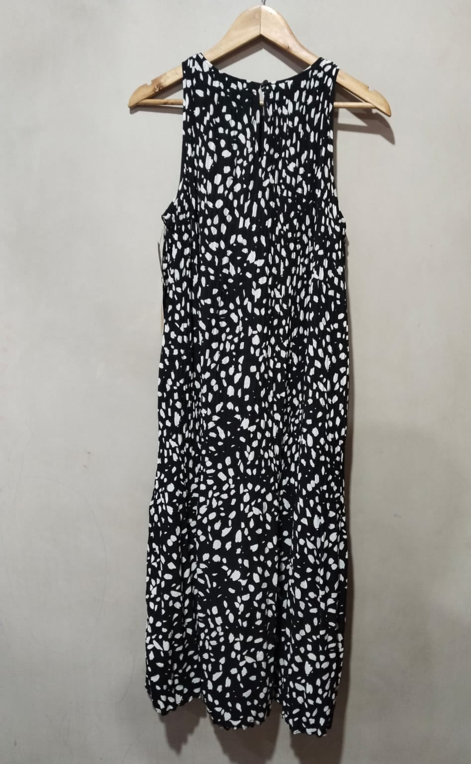 HALOGEN|M|BUST 19| C5| Black And White Abstract Midi Dress