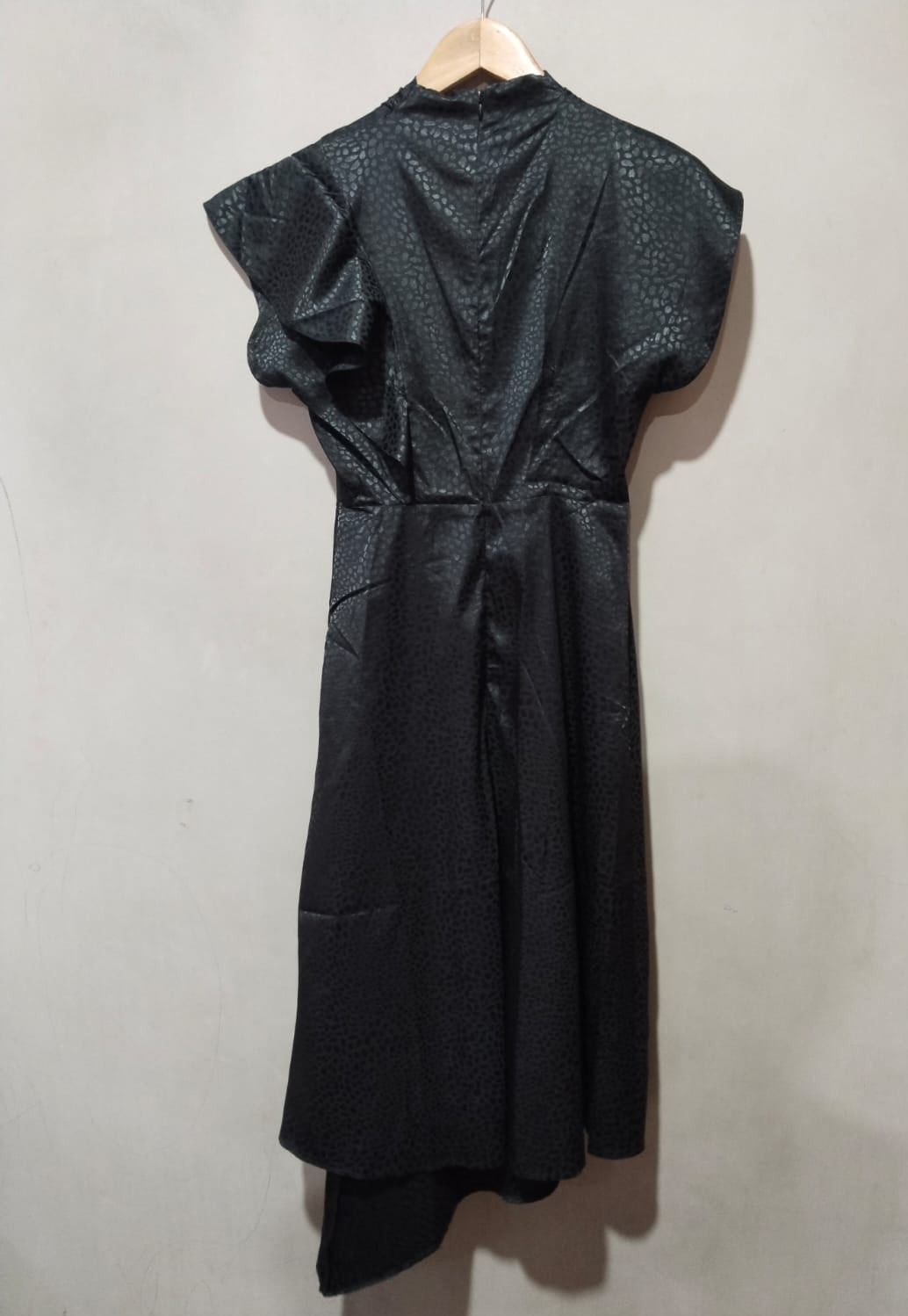 NASTY GAL|S|BUST 16|Black Textured Ruffle Sleeve Midi Dress