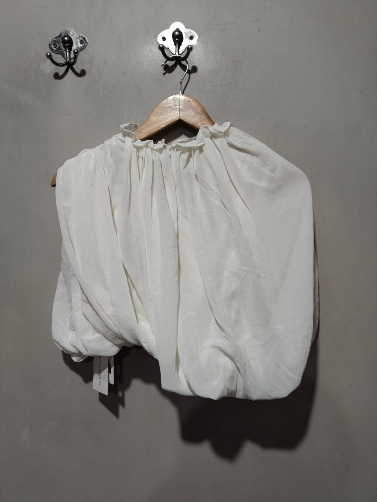 COMMENSE|XS|BUST 16.5|WHITE GATHERED PUFF SLEEVE BLOUSE