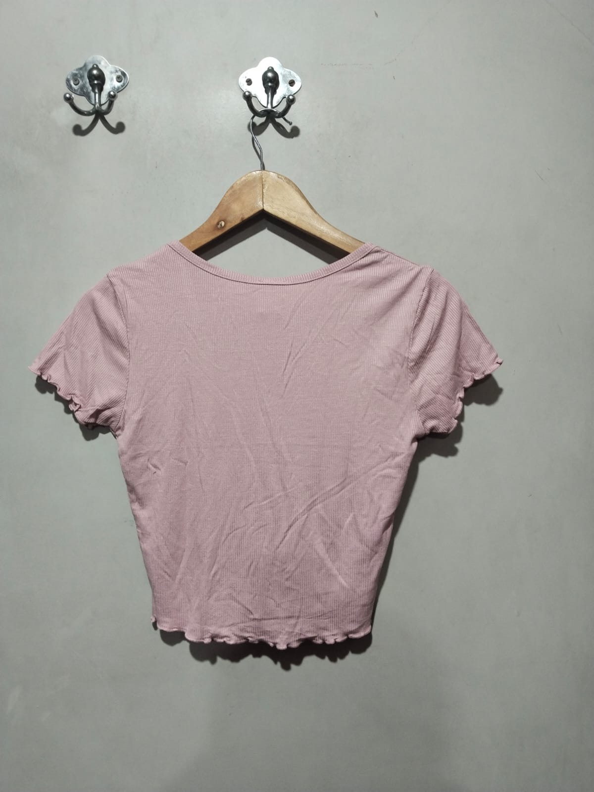 DESTINED|M|BUST |Ribbed V-neck cap sleeve crop top