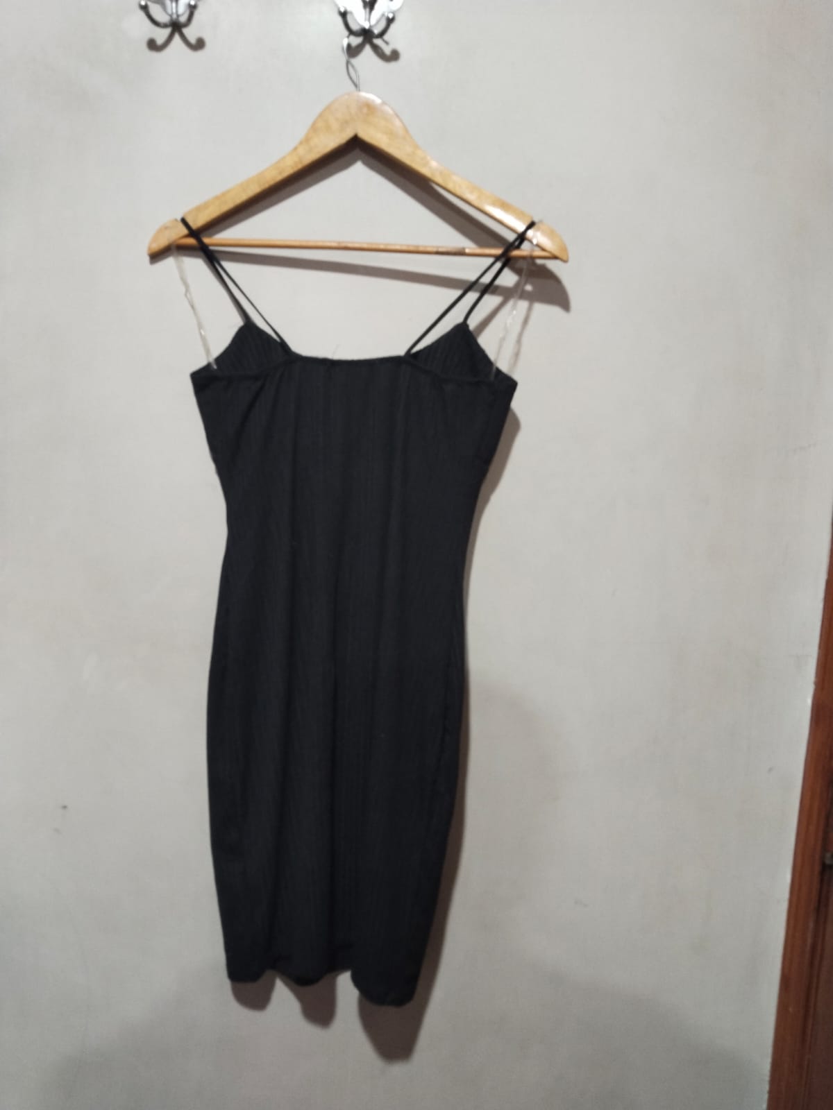 HEART HIPS|L|BUST 15Black Ribbed Spaghetti Strap Dress