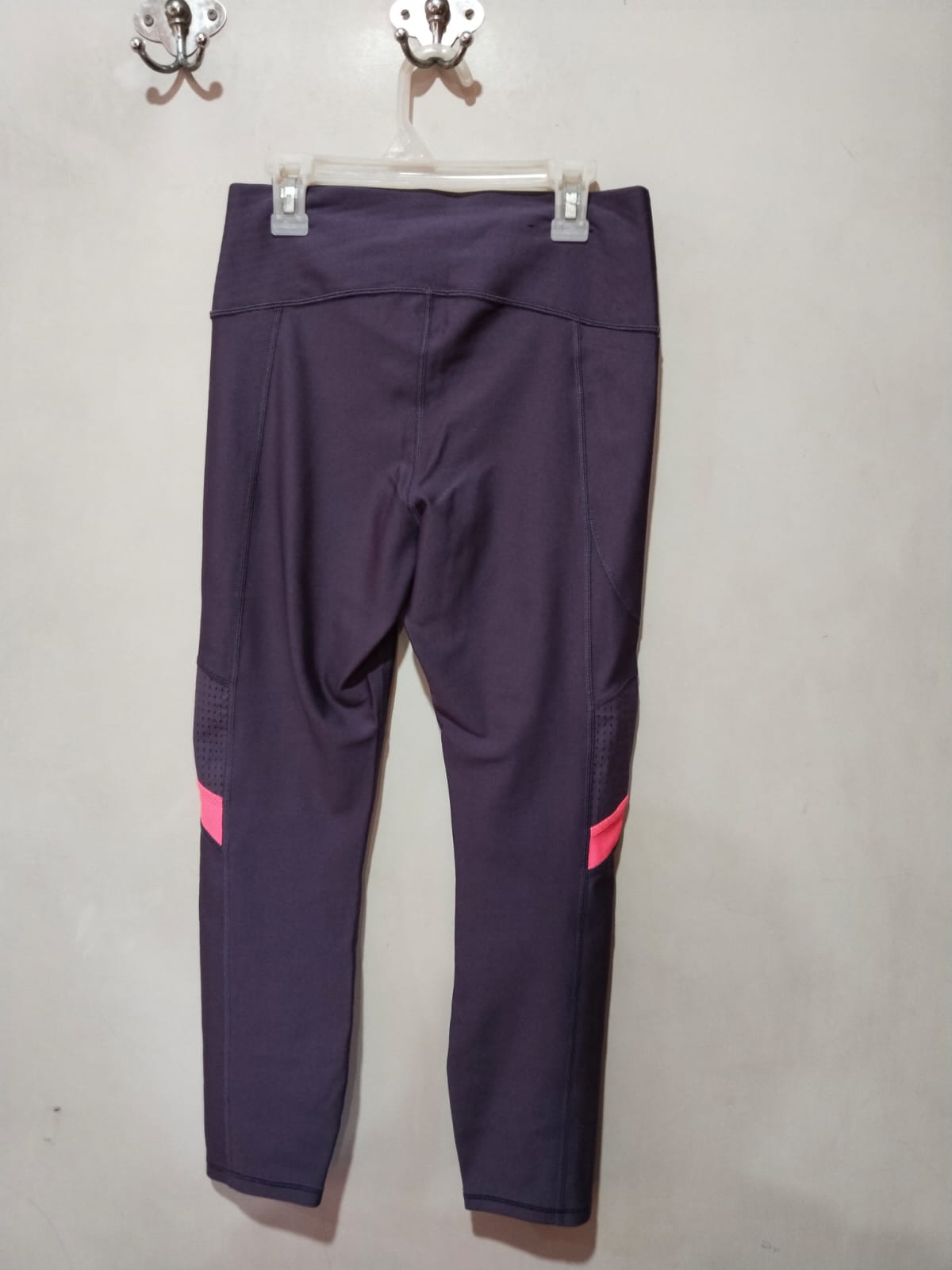 UNDER ARMOUR|M|WAIST 28|Women's HeatGear® No-Slip Waistband Mesh Panel Leggings