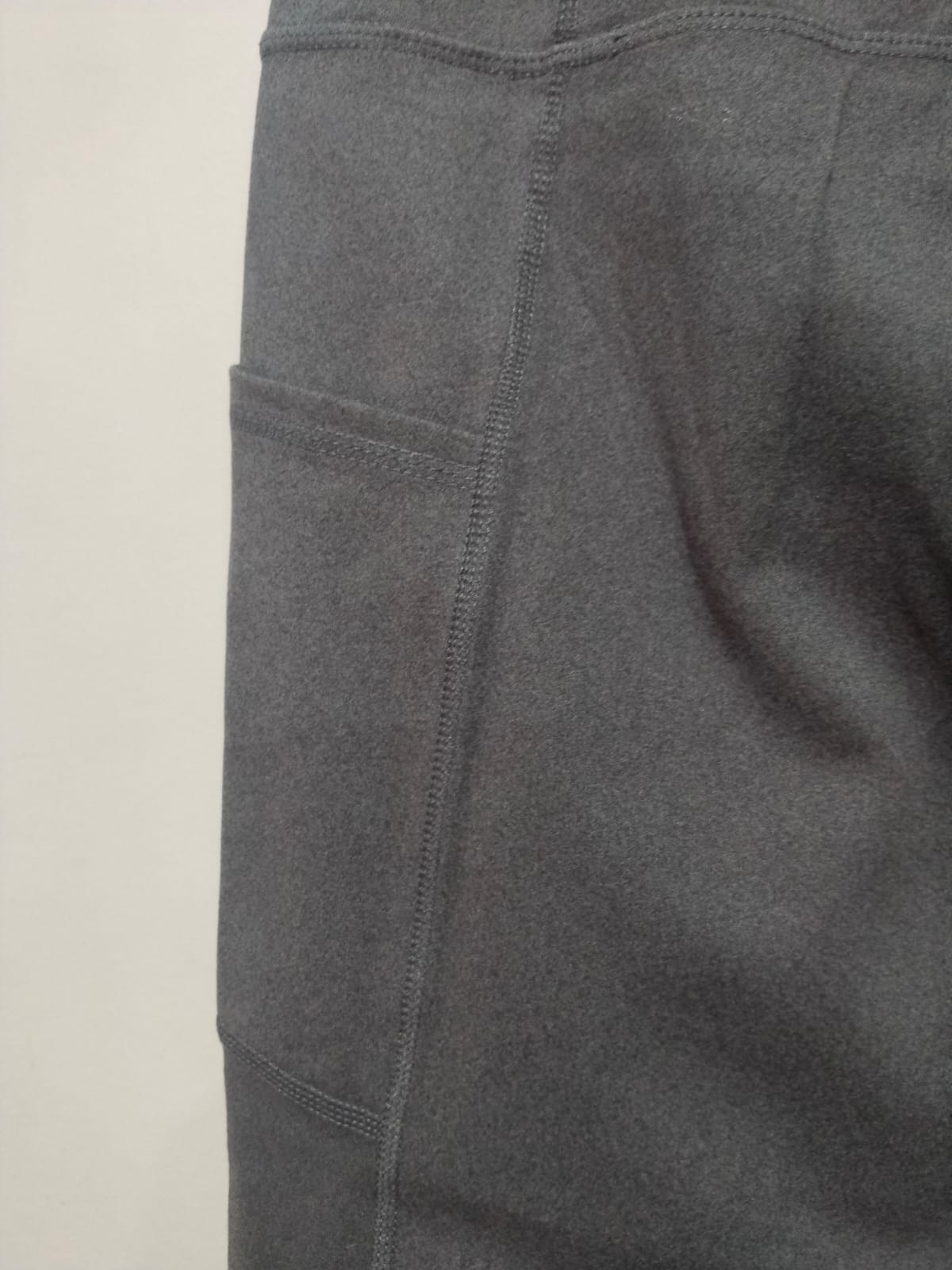 REEBOK|L|WAIST 30|Reebok Black Capri Leggings Women's with Stretch and Side Pockets