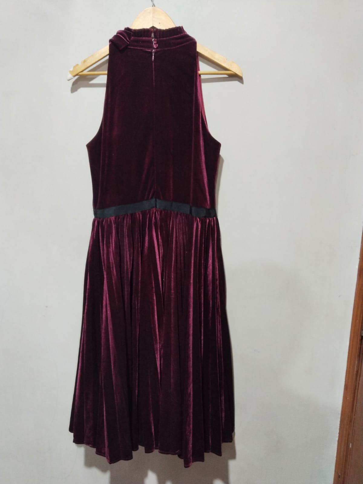 DRESSING PAULA| M/L|BUST 17.5| TED BAKER CORNELA PLEATED VELVET MIDI DRESS