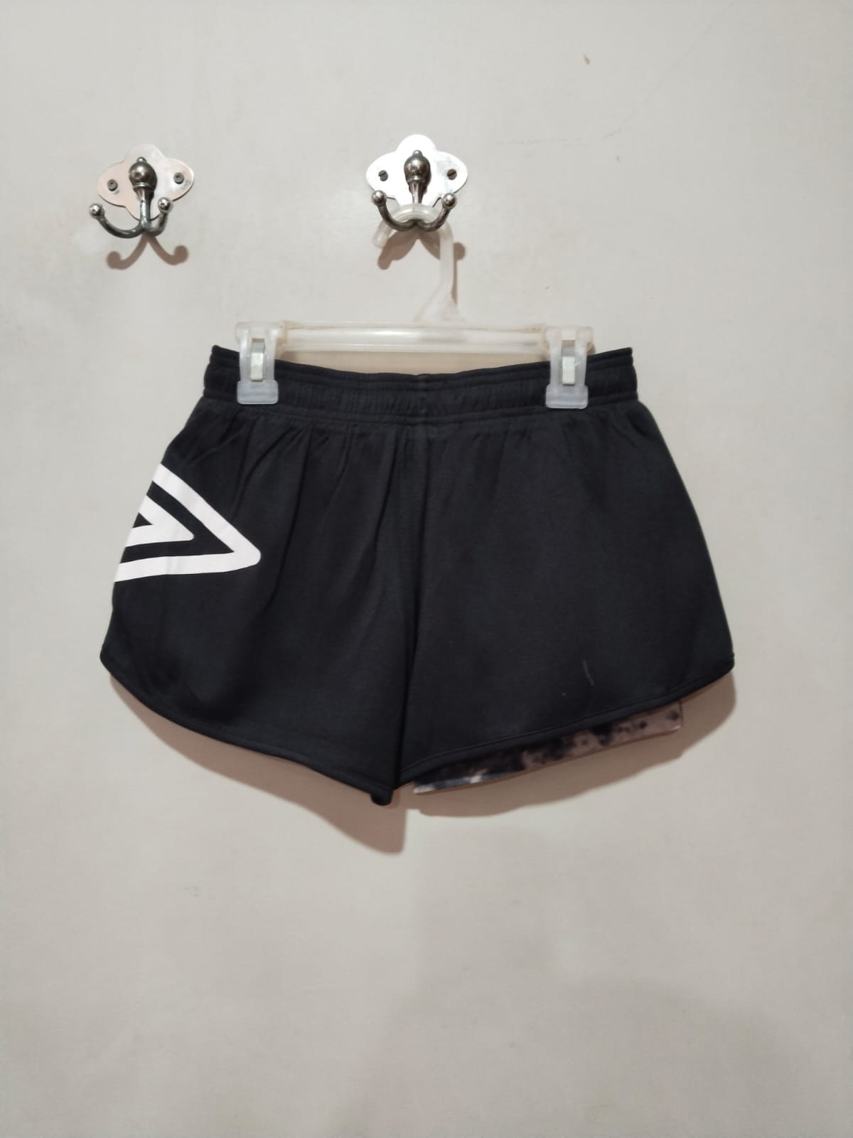 UMBRO|XS|WAIST 24|omen's Black 2-in-1 Training Shorts