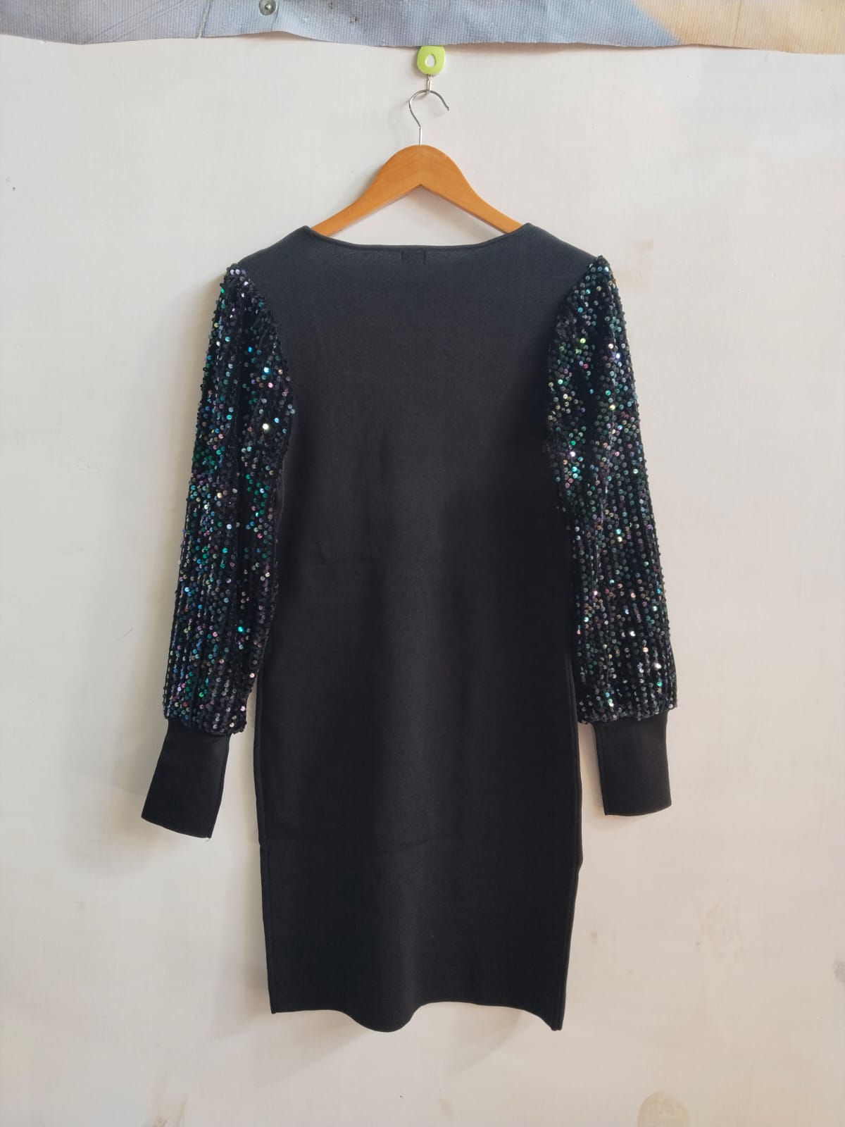 BLACK LONG PUFF SLEEVE MINI DRESS