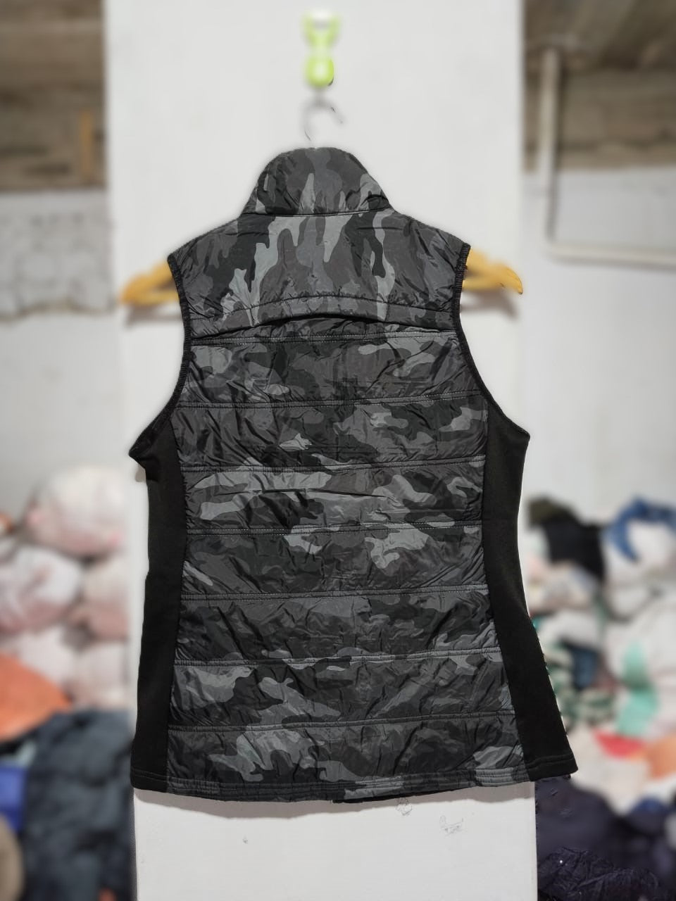 AVIA|M|BUST 18|BLACK CAMOUFLAGE QUILTED PERFORMANCE VEST