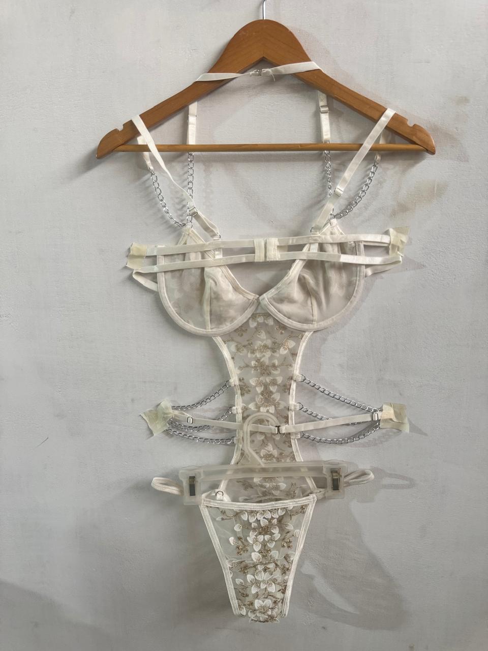 White FLoral Embroidered Chain-Linked Teddy Bodysuit|M