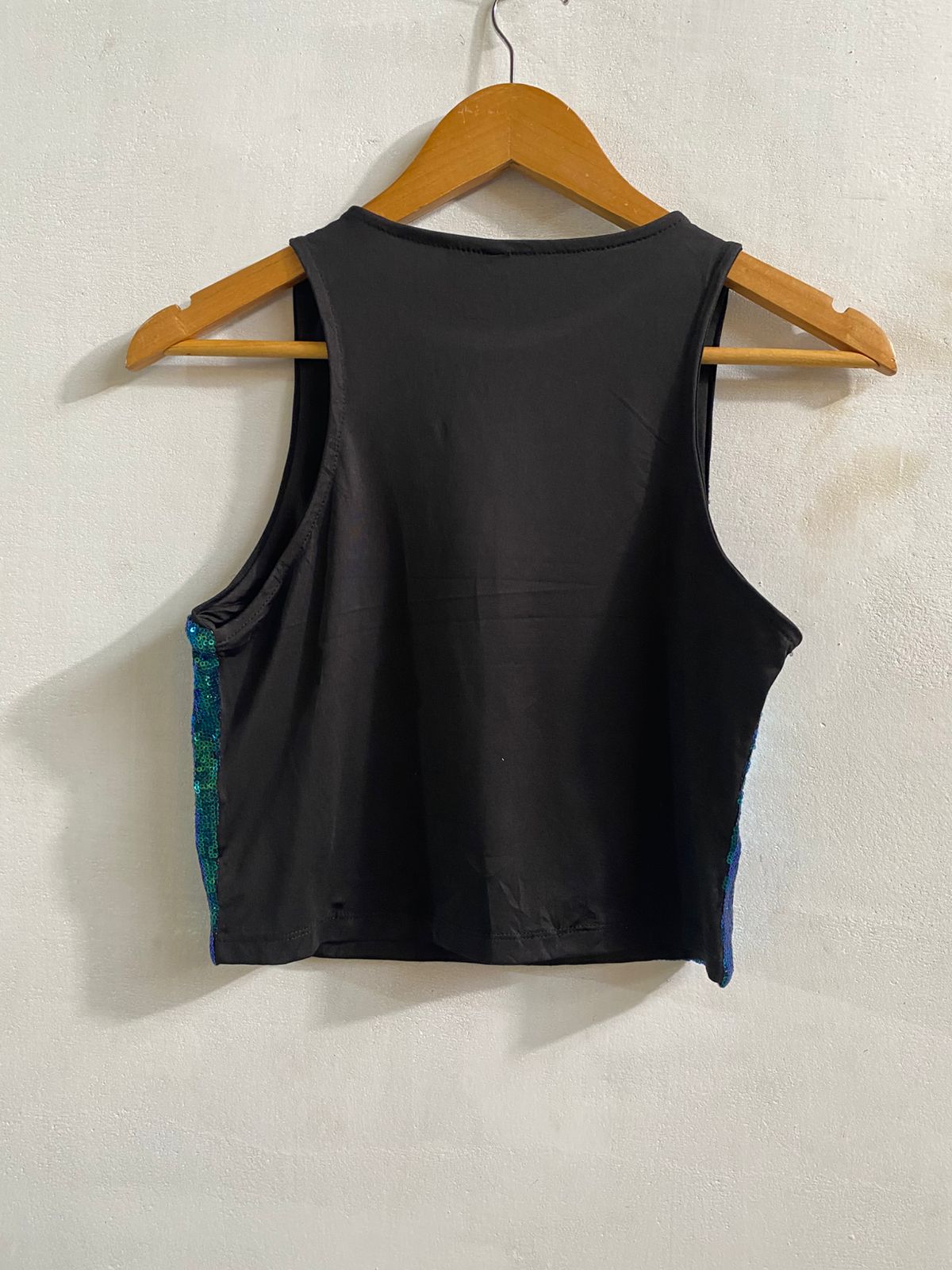 H&M DIVIDED|M|BUST 15|IRIDESCENT GREEN SEQUIN CROP TOP