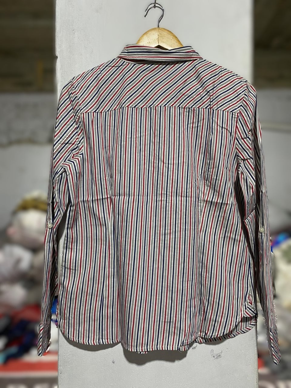 TOMMY HILFIGER| M | BUST 20| MULTI-COLOR VERTICAL STRIPED SHIRT