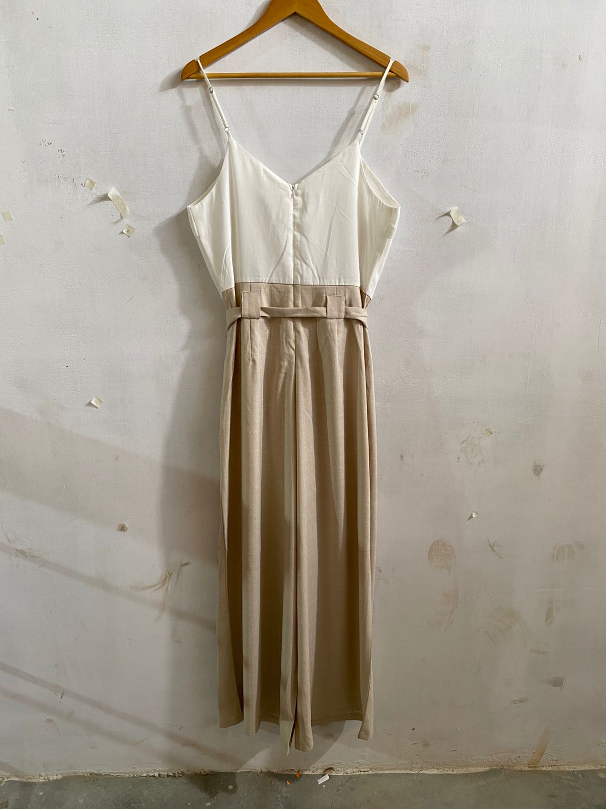 WHITE TOP BEIGE WIDE LEG JUMPSUIT| M |BUST 18