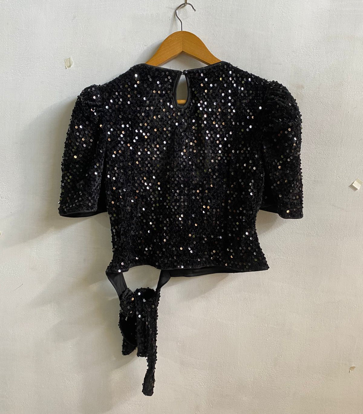 SHEIN|L|BUST 17| Black Sequined Puff-Sleeve Top