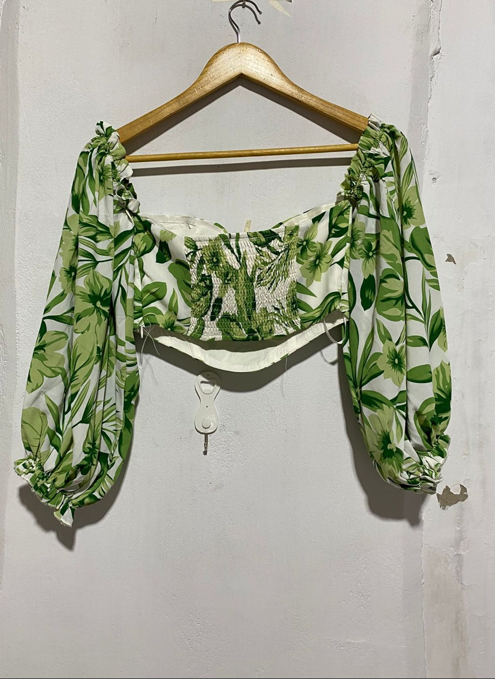 THATS SOFETECH|S |BUST 13| GREEN FLORAL PUFF SLEEVE CROP TOP