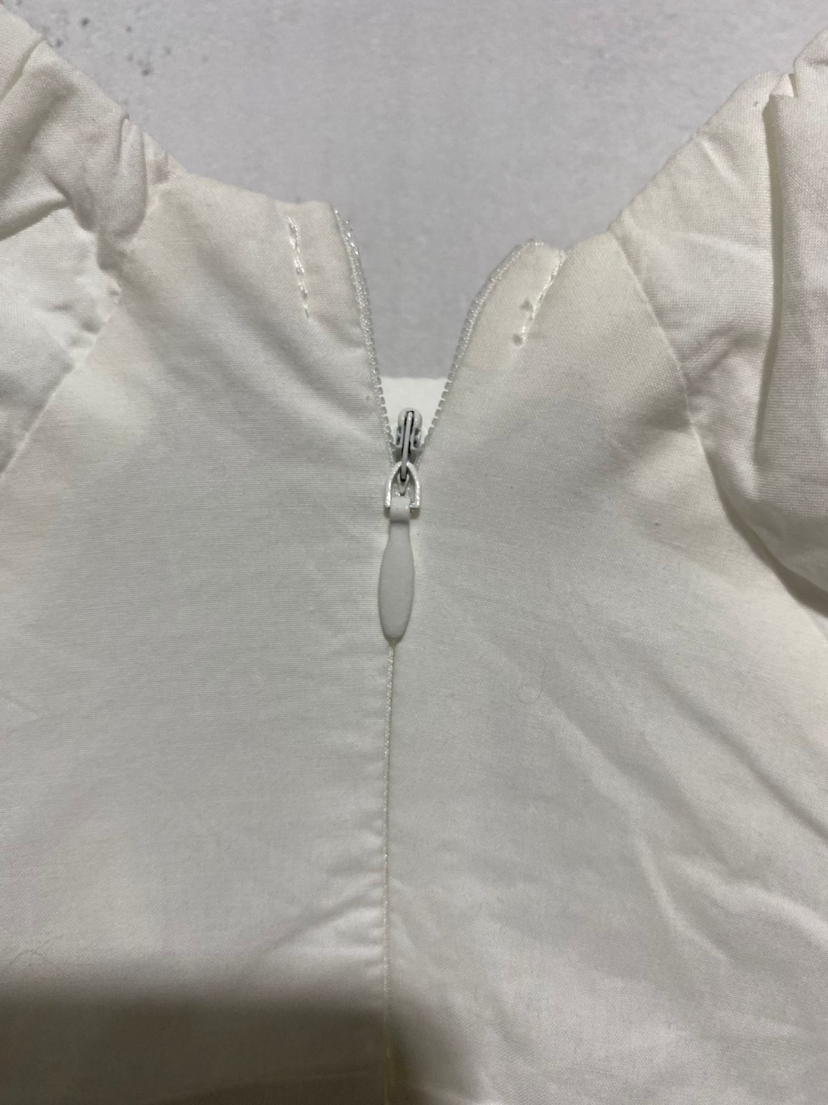 BILLY J |S|BUST 16|WHITE RUFFLED V-NECK MIDI DRESS