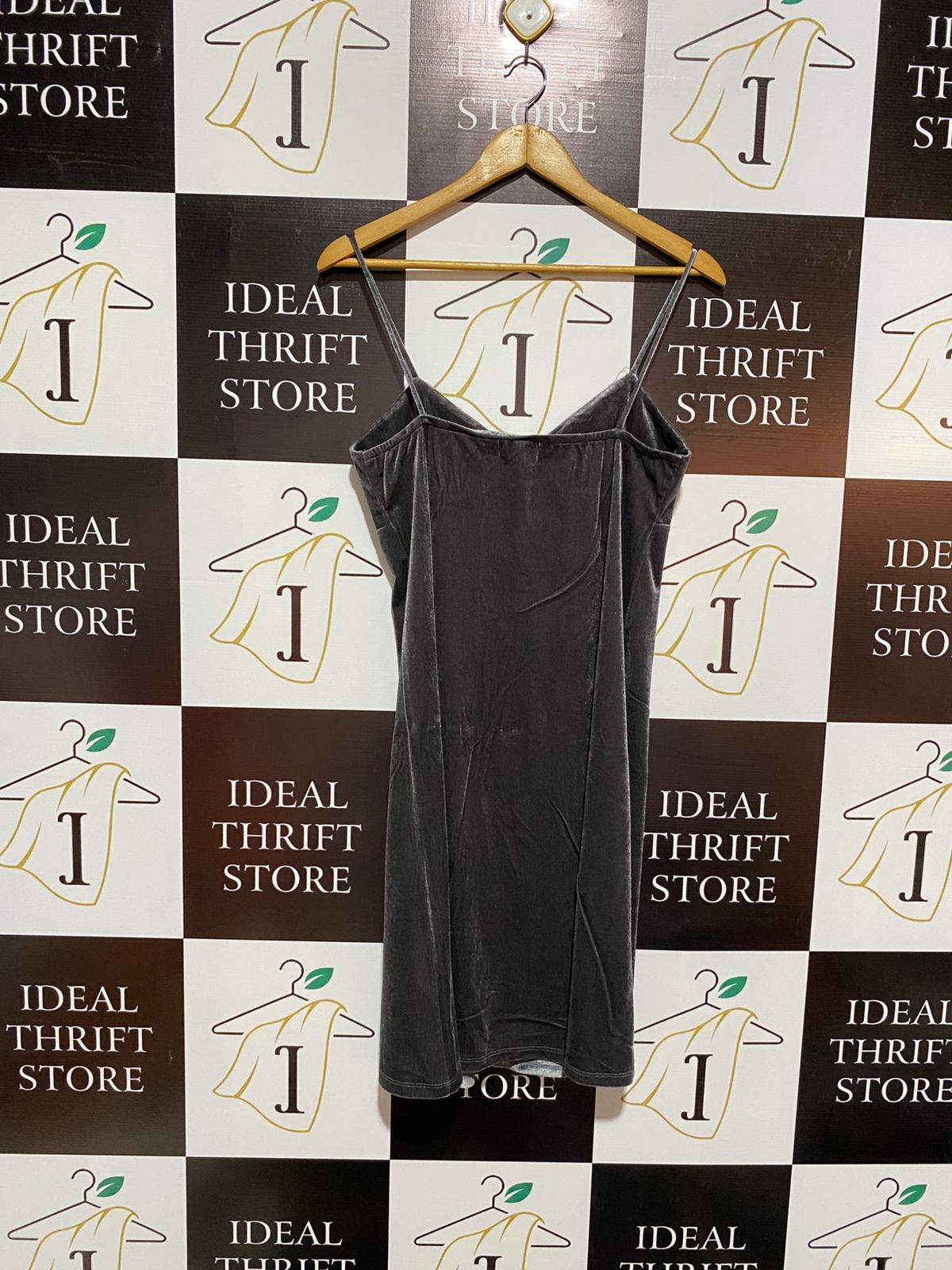 BOOHOO|M/L| BUST 16| V-Neck Velvet Midi Slip Dress