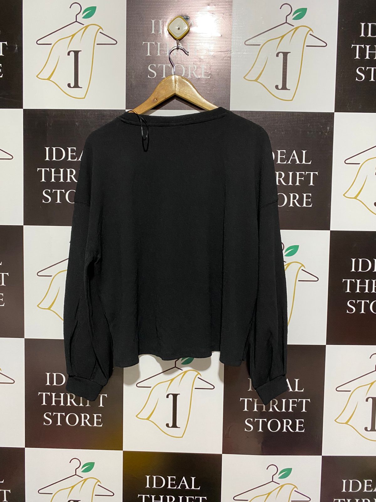 H&M |M| BUST 24| Black Puff Sleeve Sweatshirt