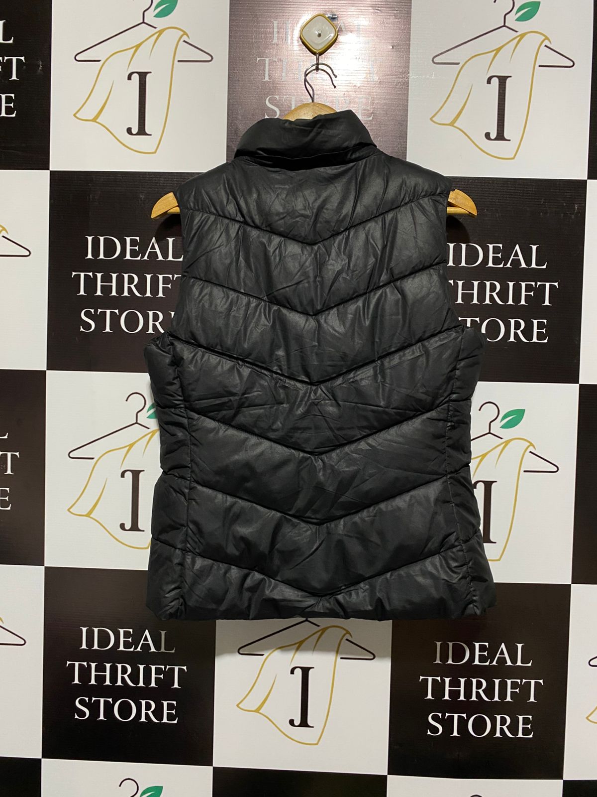 GAP |S| BUST 19| Black High-Collar Puffer Vest