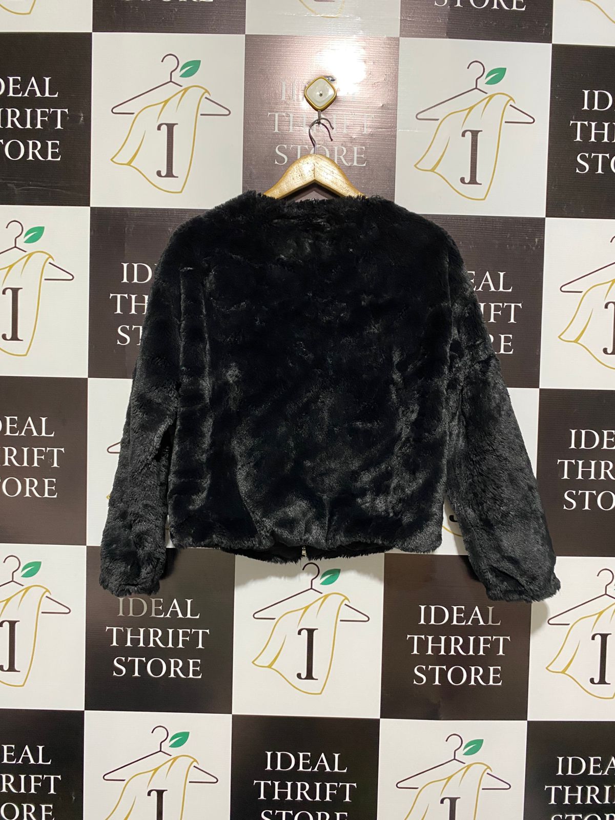 BERSHKA |M| BUST 20| Black Faux-Fur Bomber Jacket