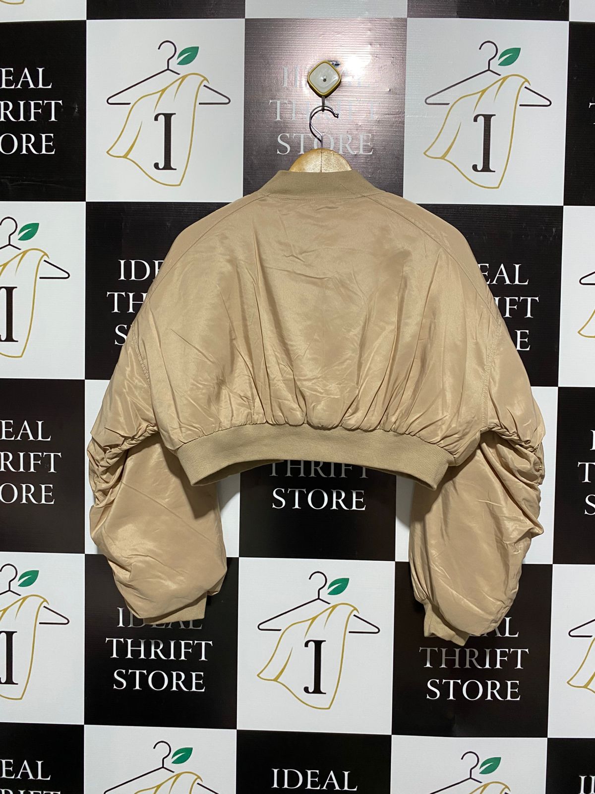 PRETTYLITTLE THING |XL| BUST 23| beige cropped ruched sleeve utility pocket bomber jacket