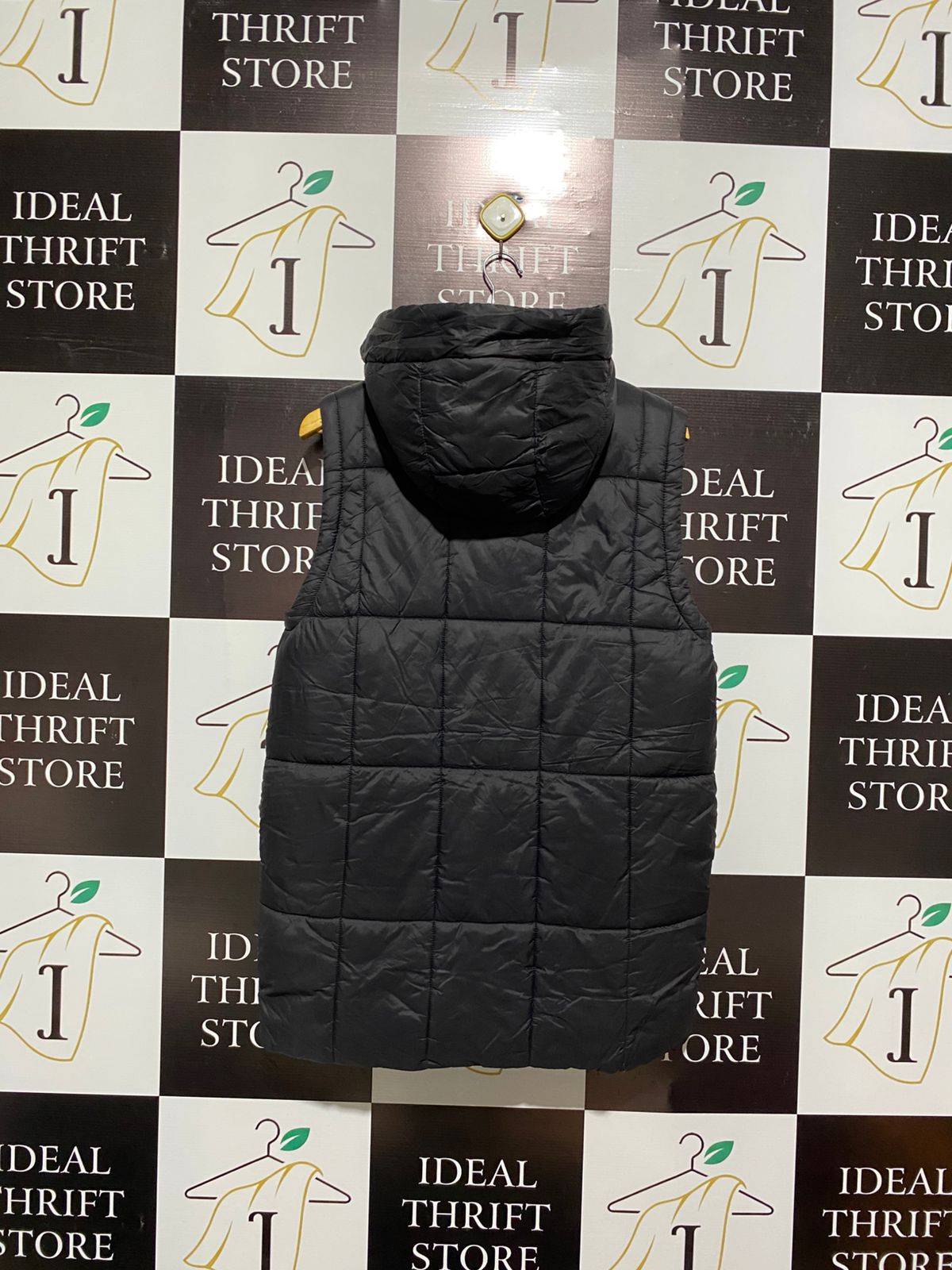 ZARA |L| BUST 20| Black Hooded Puffer Gilet
