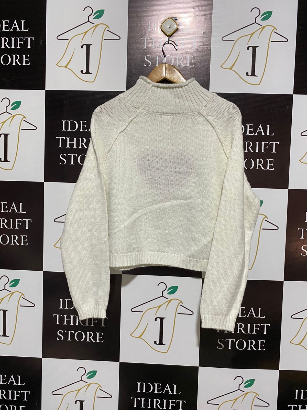 ANKO |XL| BUST 23| White Cropped Mock-Neck Sweater with a Red Heart Motif