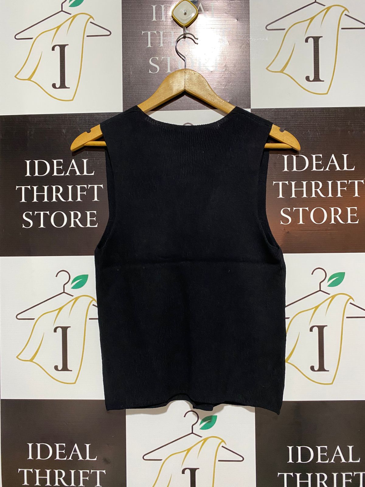 Fitted Ribbed Knit Vest/Waistcoat in a Solid Black |M| BUST 15