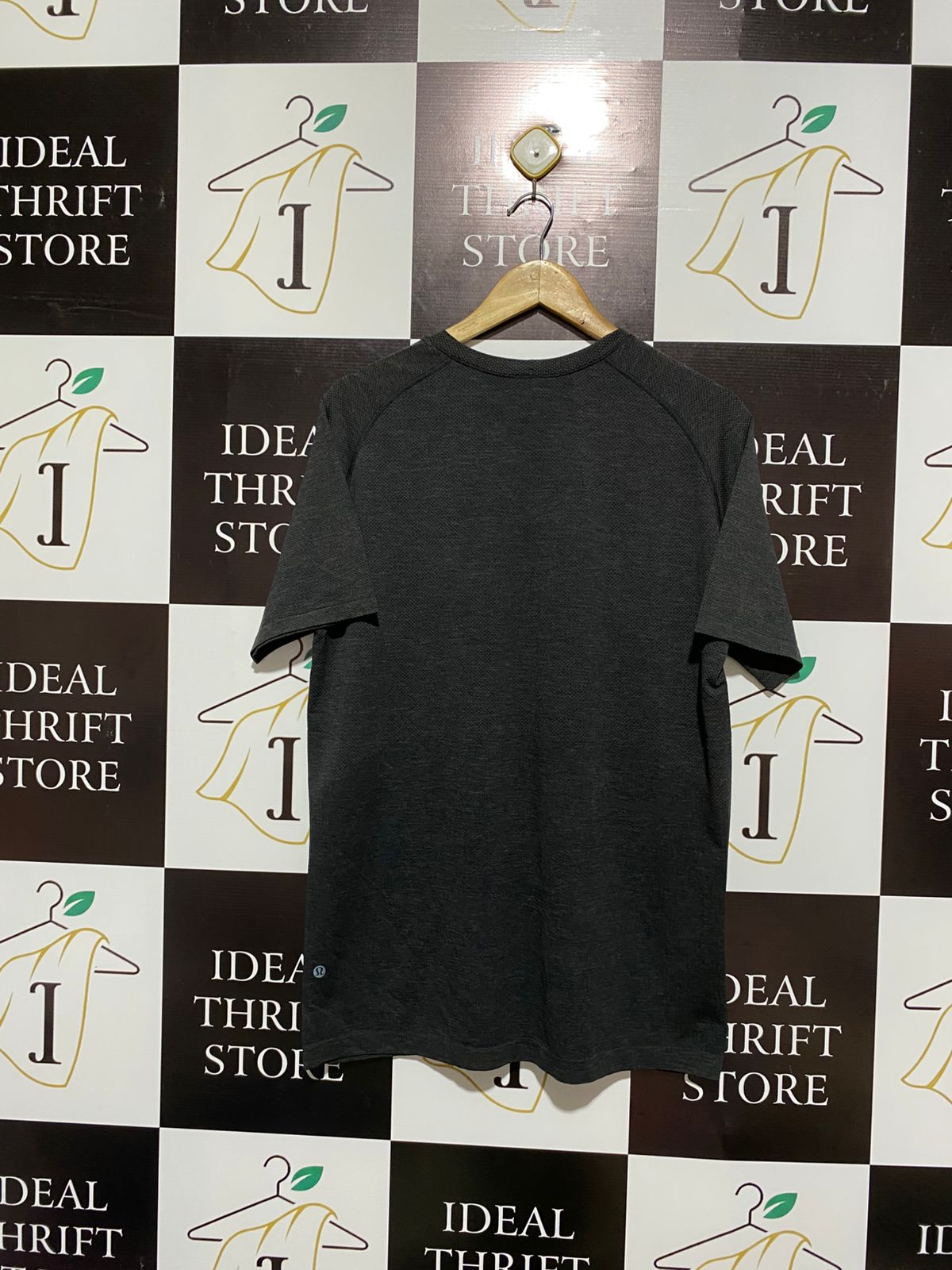 LULULEMON |L| BUST 21| WOMEN Wathletic T-shirt with raglan sleeves