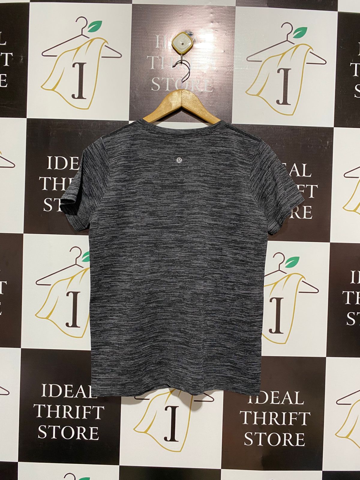 LULULEMON |M| BUST 20| Short-Sleeve, Crew-Neck T-Shirt With a Regular or Athletic Fit