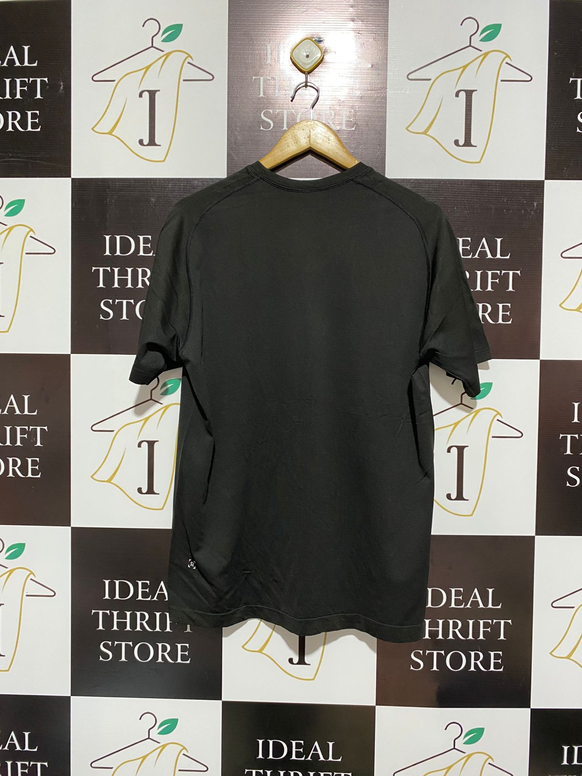 LULULEMON |L| BUST 20| Metal Vent Tech V Neck Shirt