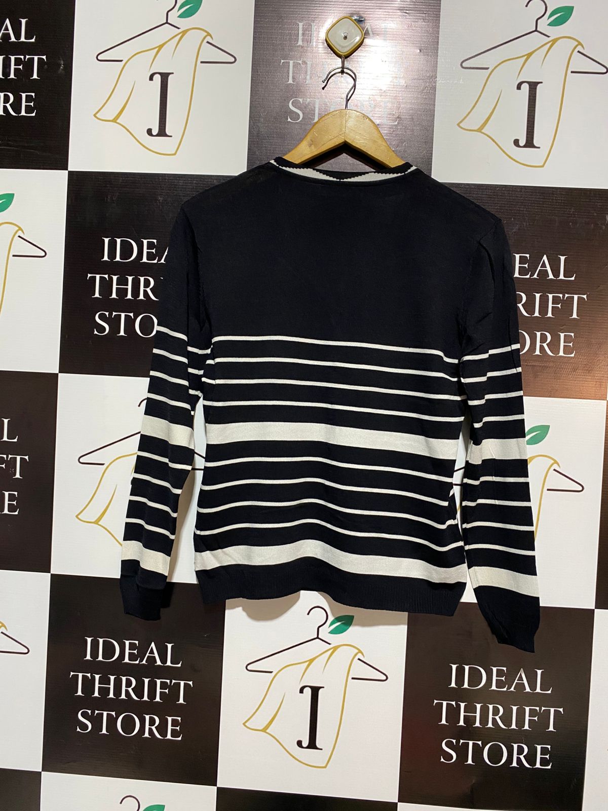 LIN WOMAM |M/ L| Black and White Striped V-Neck Cardigan