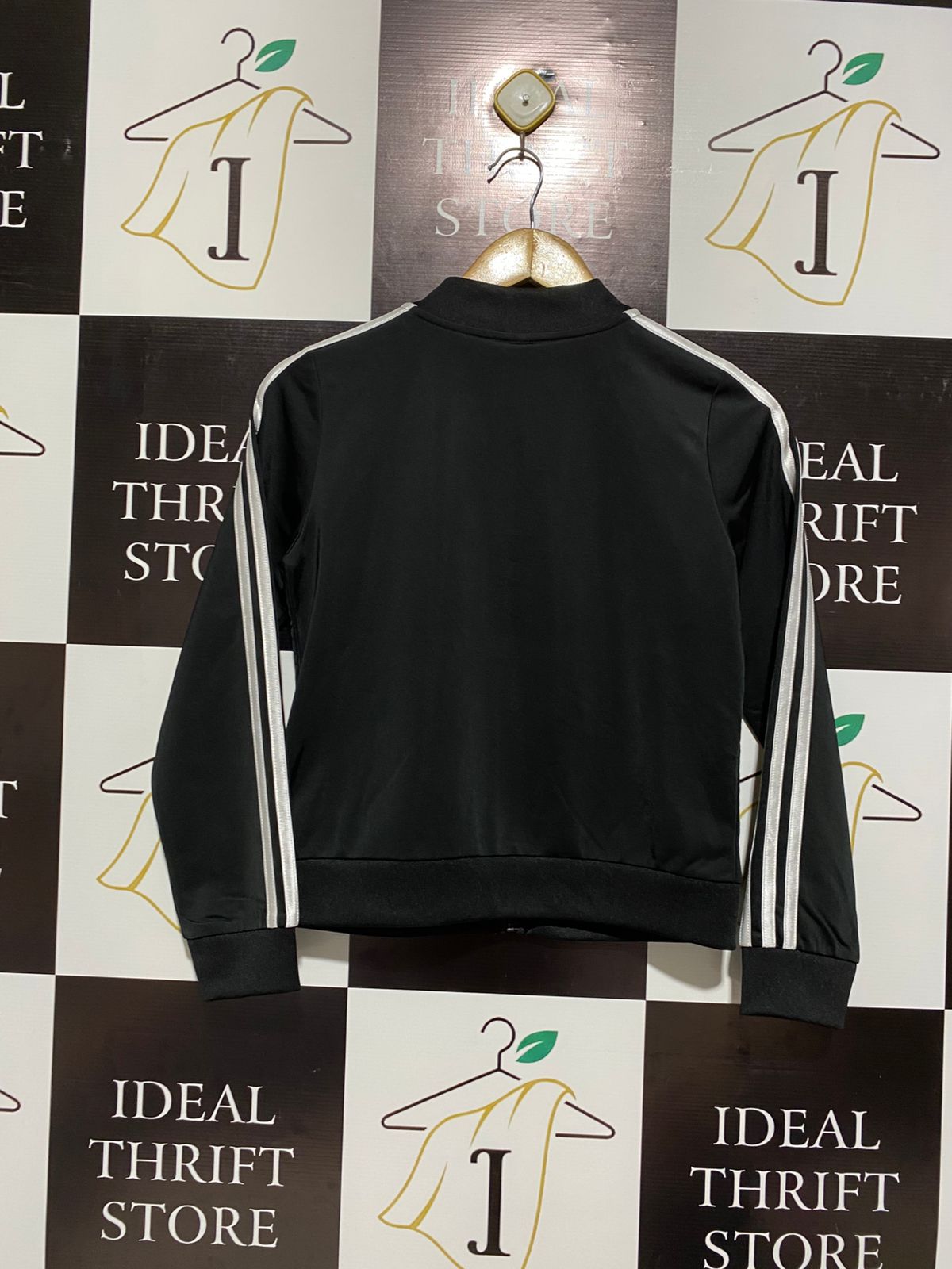ADIDAS |S| BUST 17|B10| Full-zip track jacket with a stand-up collar and the signature three white stripes on the shoulders and arms