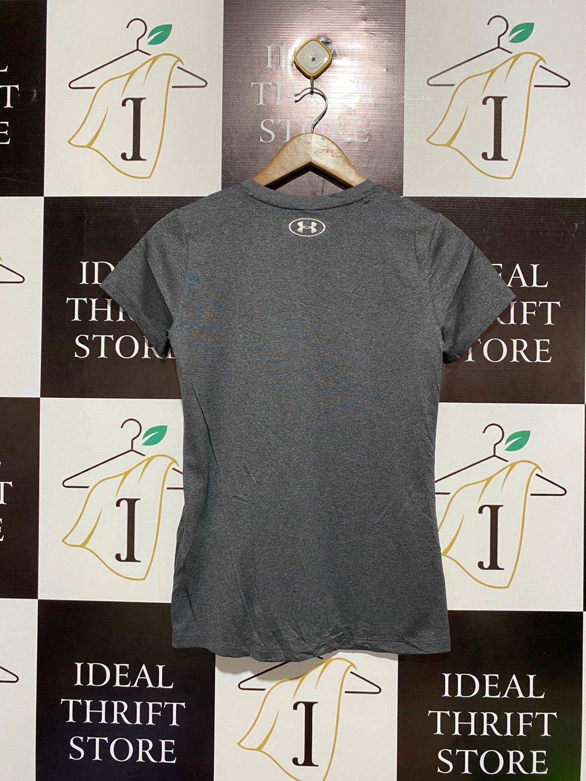 UNDER ARMOUR |XS| BUST 17| Women's UA Tech V-Neck T-Shirt