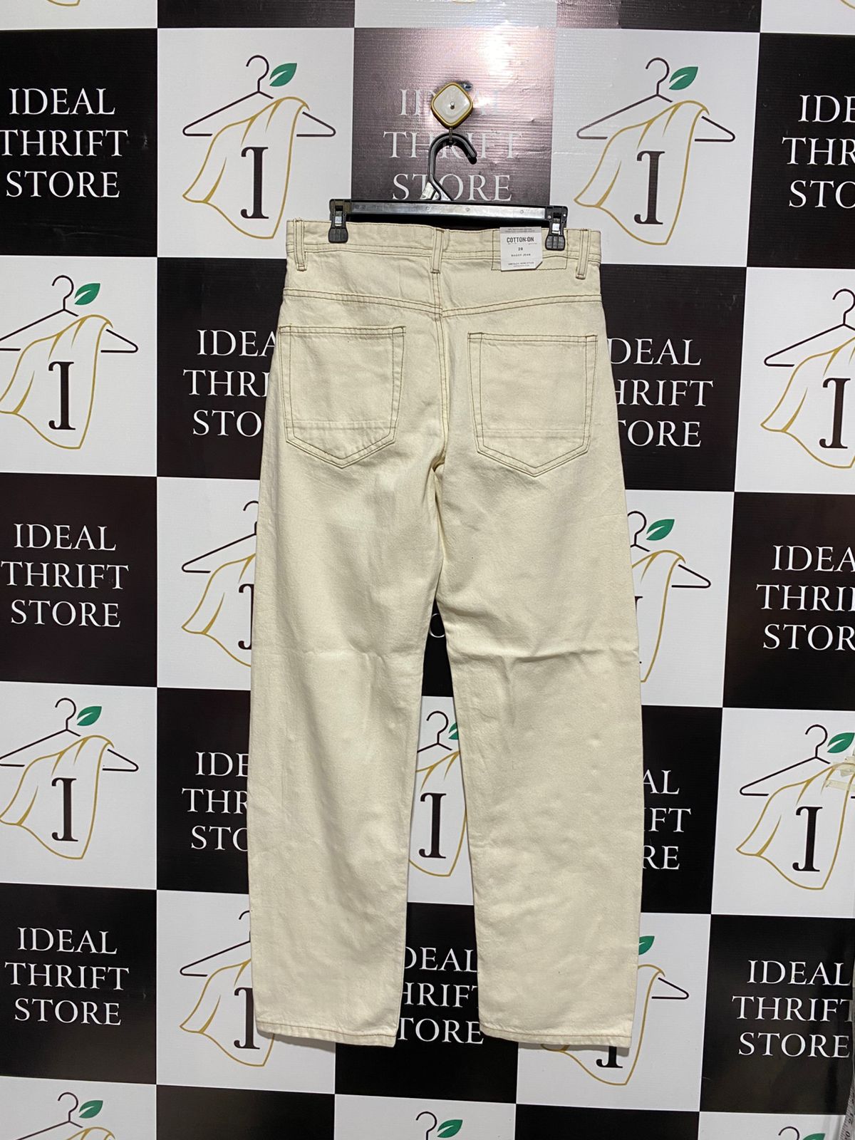 COTTON ON |XL| WAIST 32| straight-leg denim jeans in an ecru or off-white color