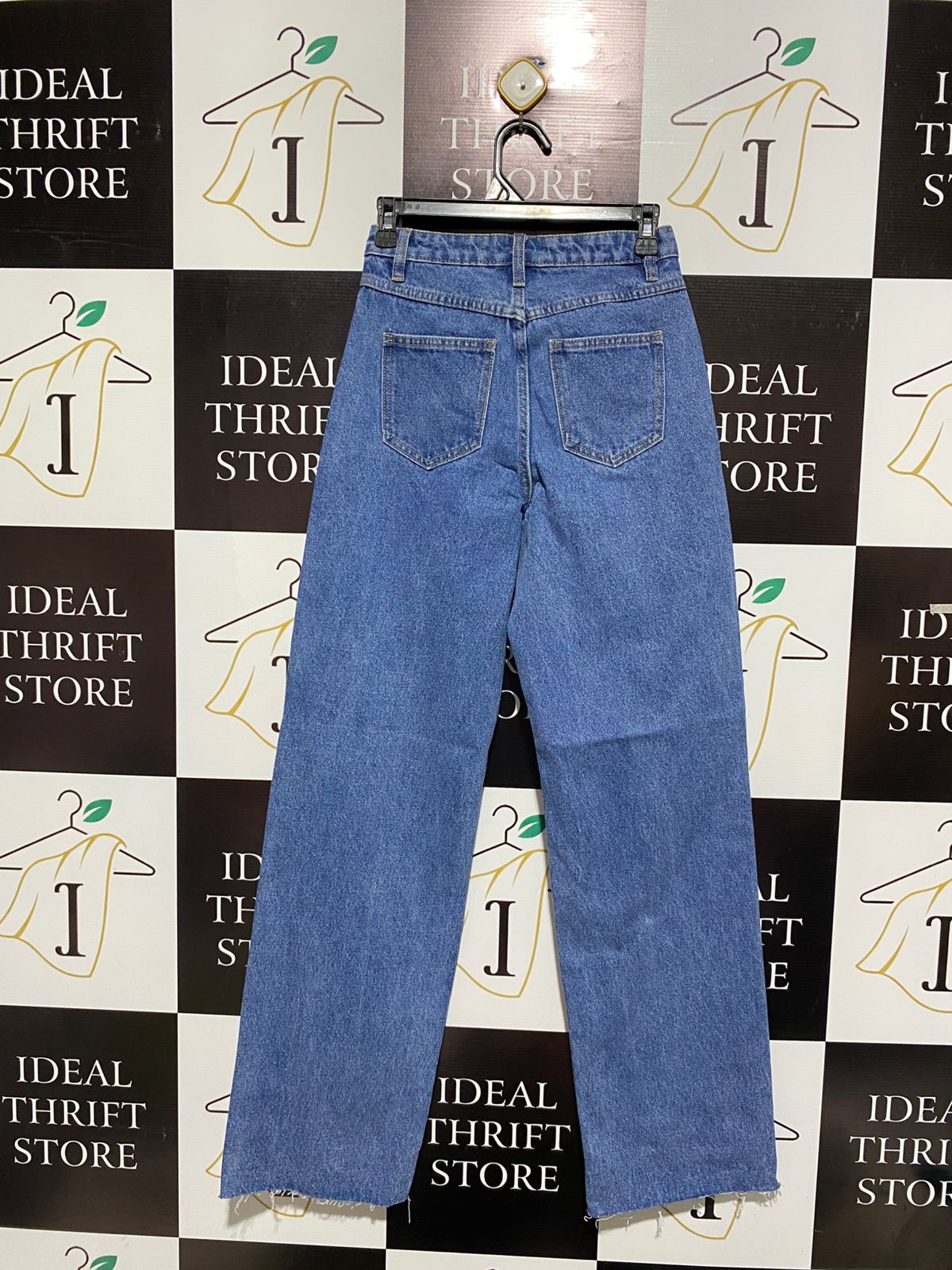 BEGINNING |S| WAIST 26| Straight-Fit Jeans With a Frayed, Raw Hem