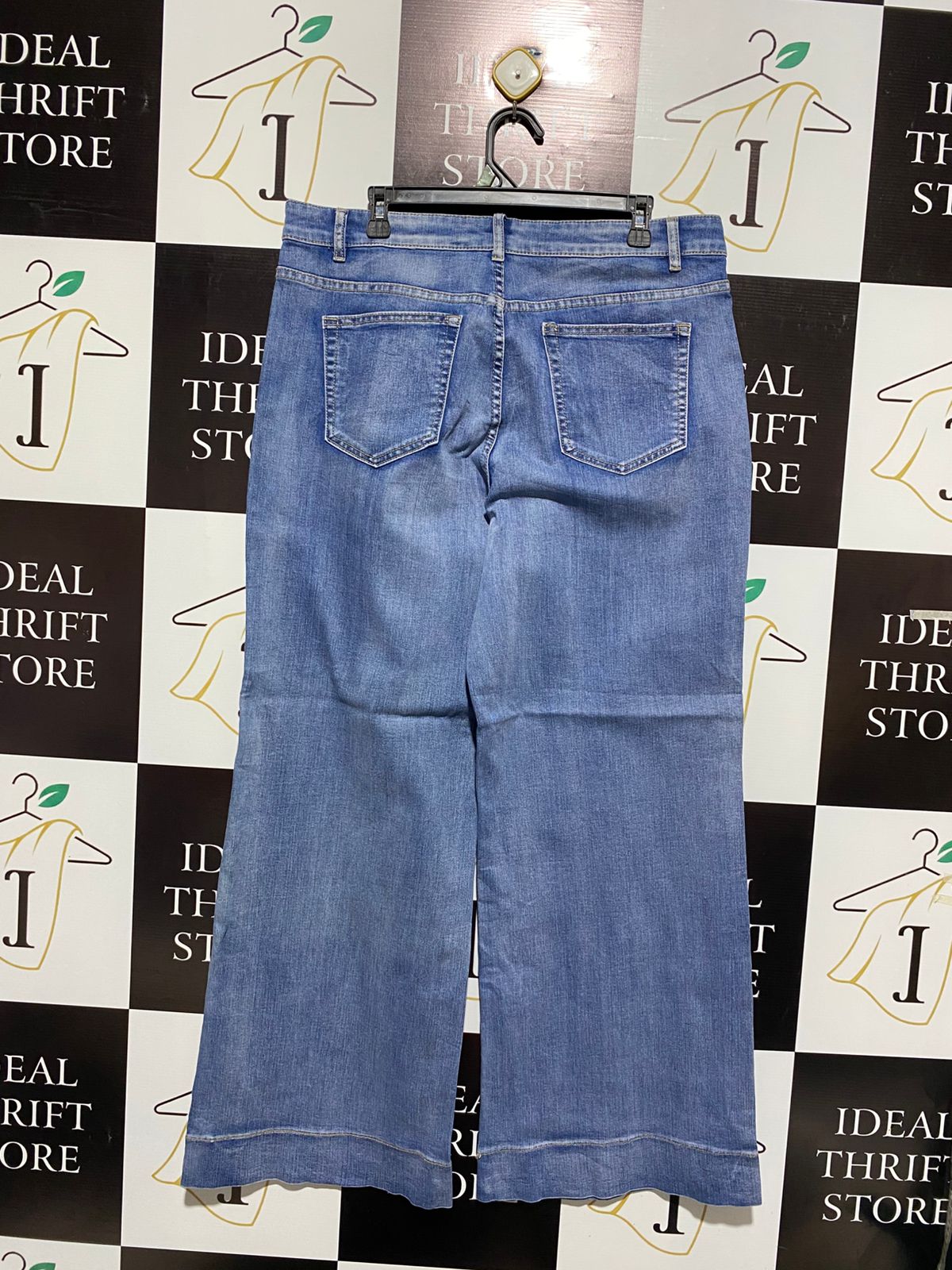 VINE APPAREL | XXL| WAIST 38| Ultra High-Rise Cropped Flare Jeans