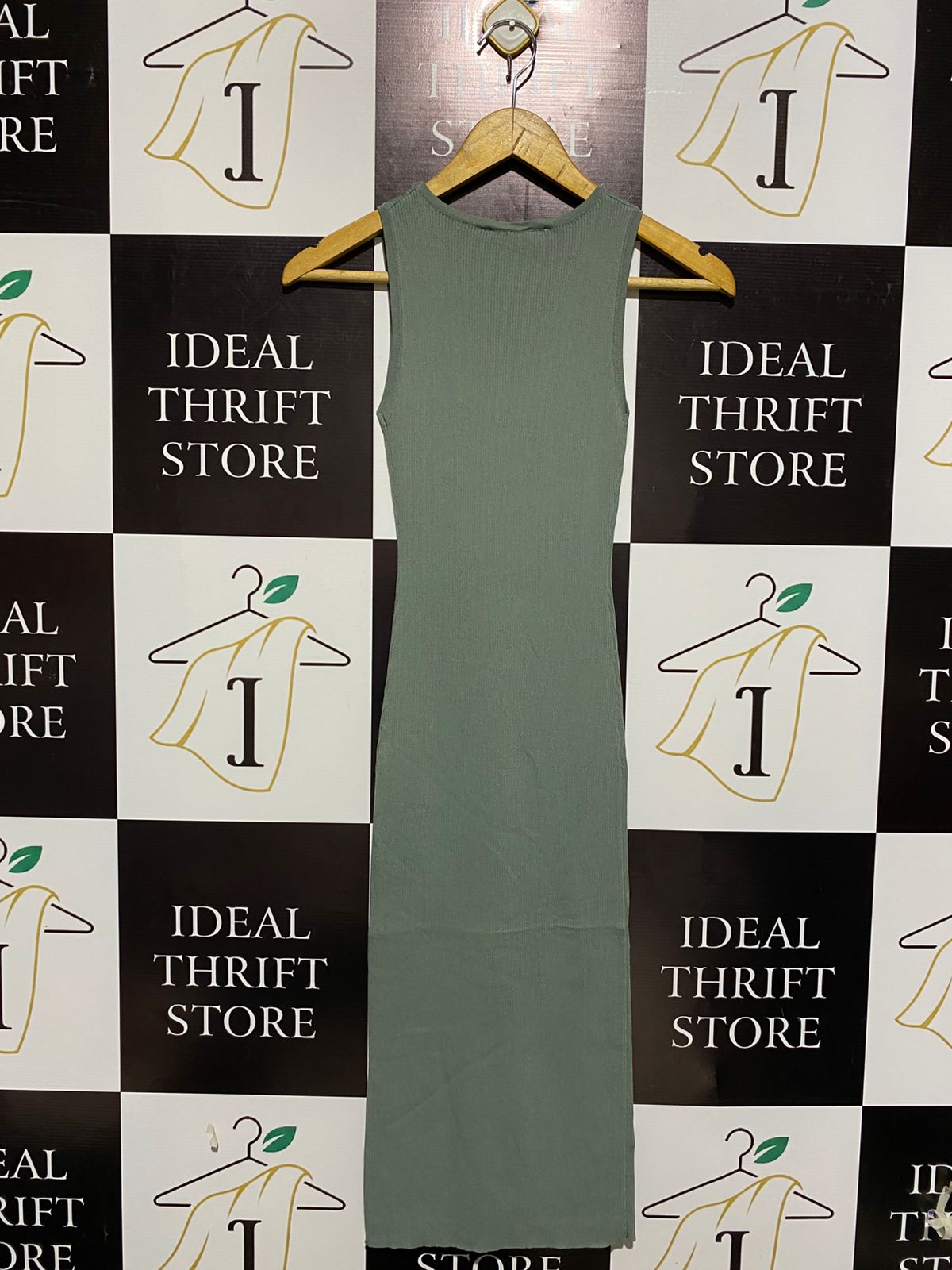 SYKE COLLECTION |M| BUST 9| Sleeveless, fitted (bodycon) midi dress with a round crew neckline.