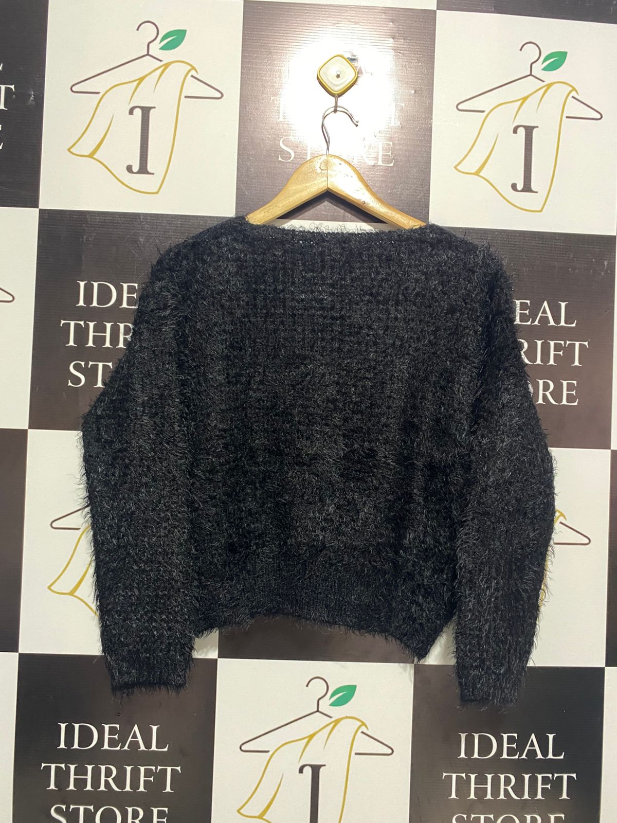 WHITE CLOSET |L| BUST 23| Black Fuzzy or Eyelash Knit Cropped Sweater