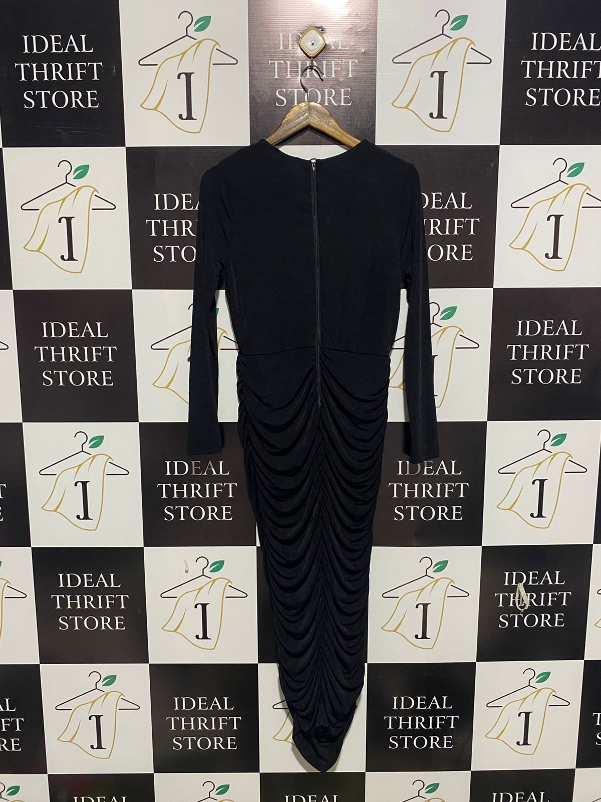 FASHION NOVA |XL| BUST 17| Black Long-Sleeve V-Neck Ruched Midi Dress