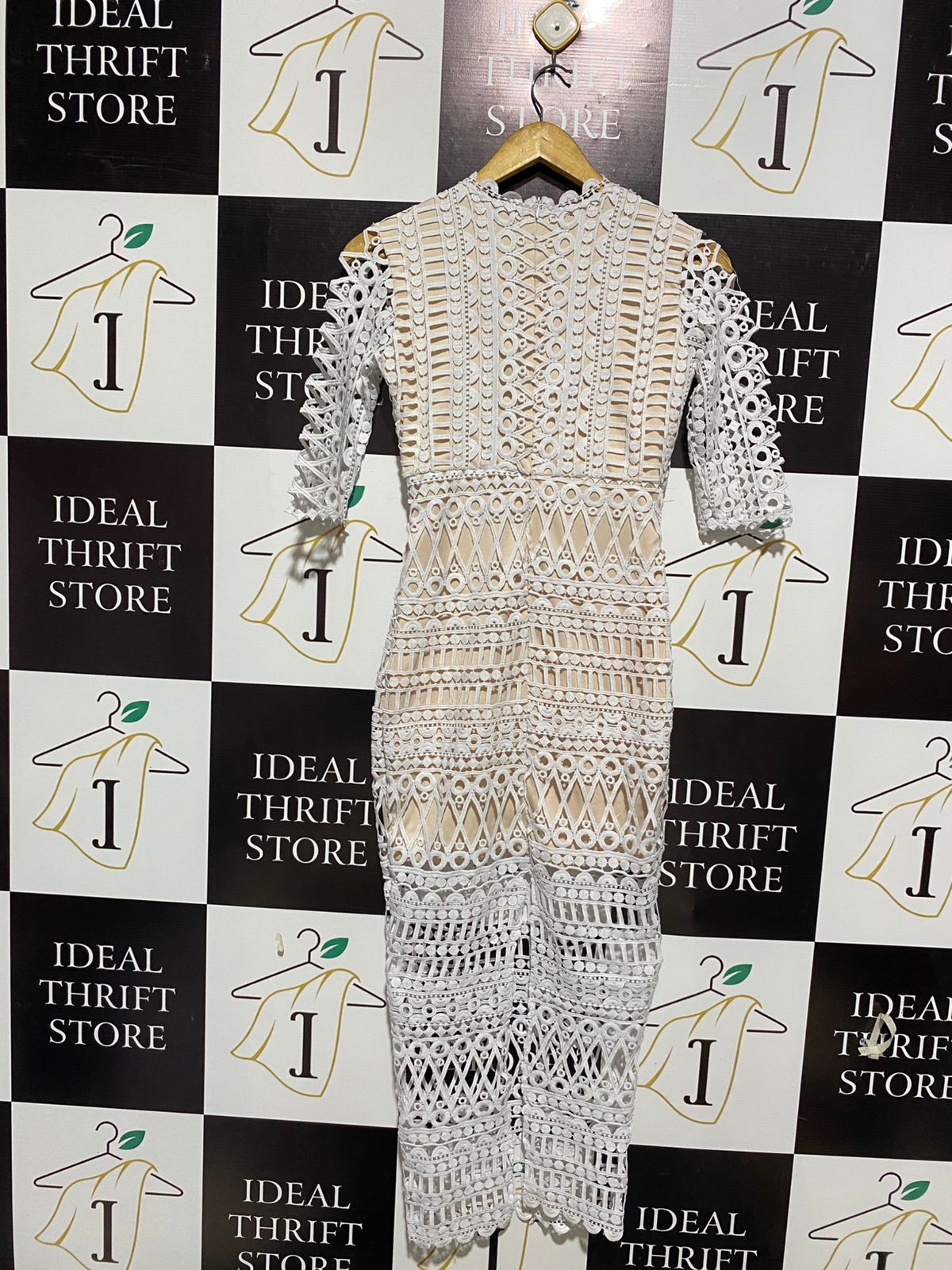SWAROVSKI |M| BUST 15| White/Cream High-Neck Midi Dress