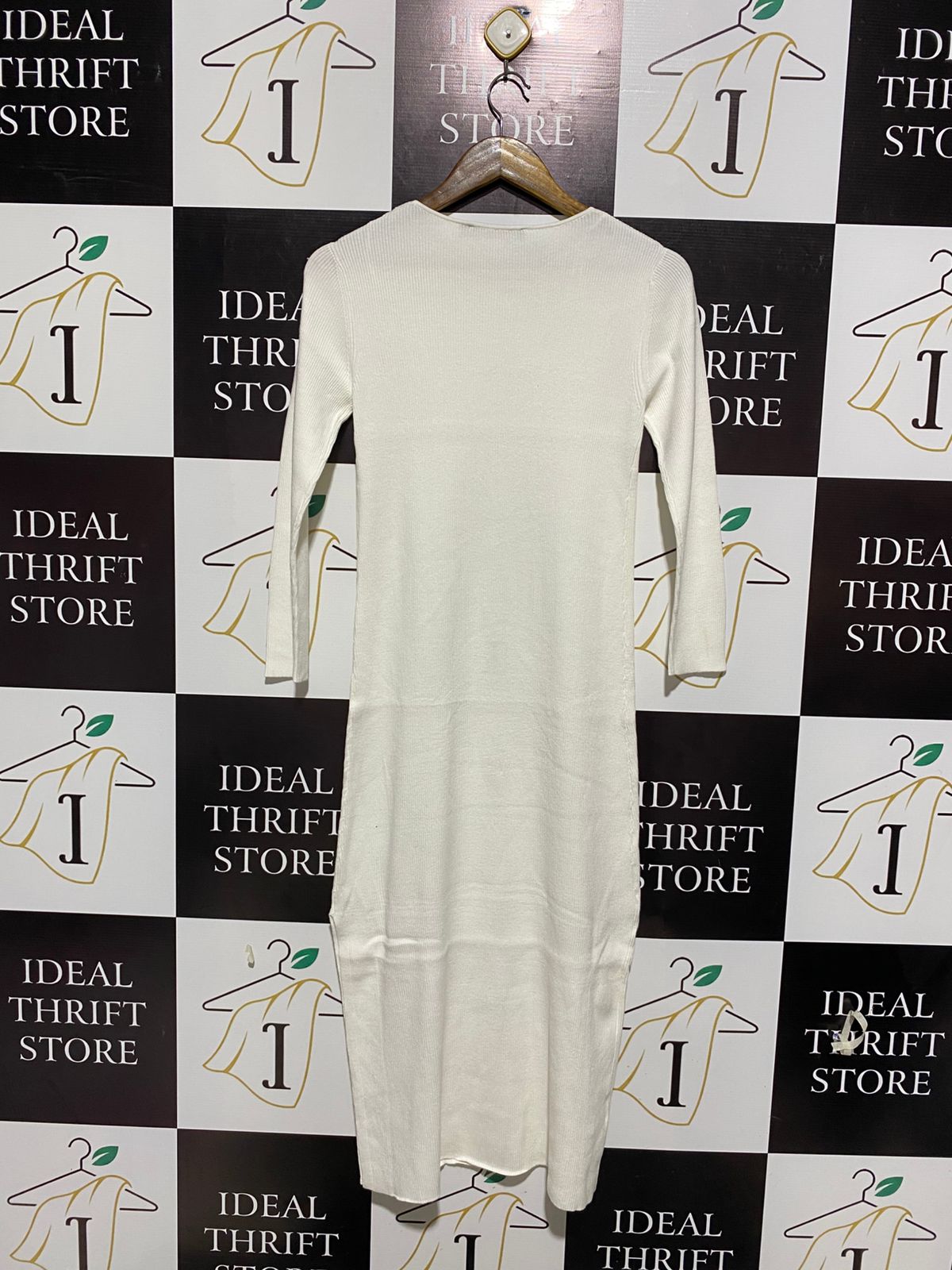 SPORT GIRL |S| BUST 15| White Long-Sleeve Midi Dress