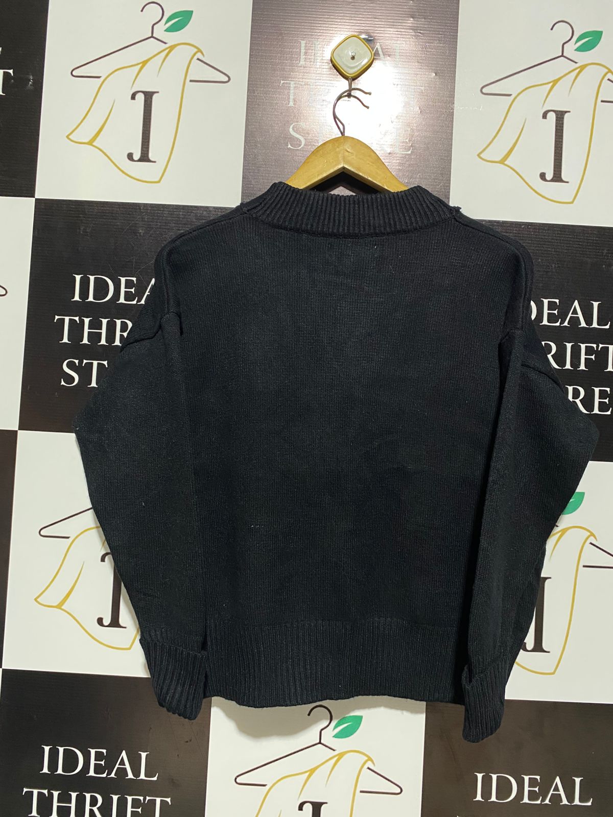 GLSFS |L| BUST 21| V-neck, button-front closure, dropped shoulders, long sleeves with rolled cuffs, ribbed hem, oversized fit