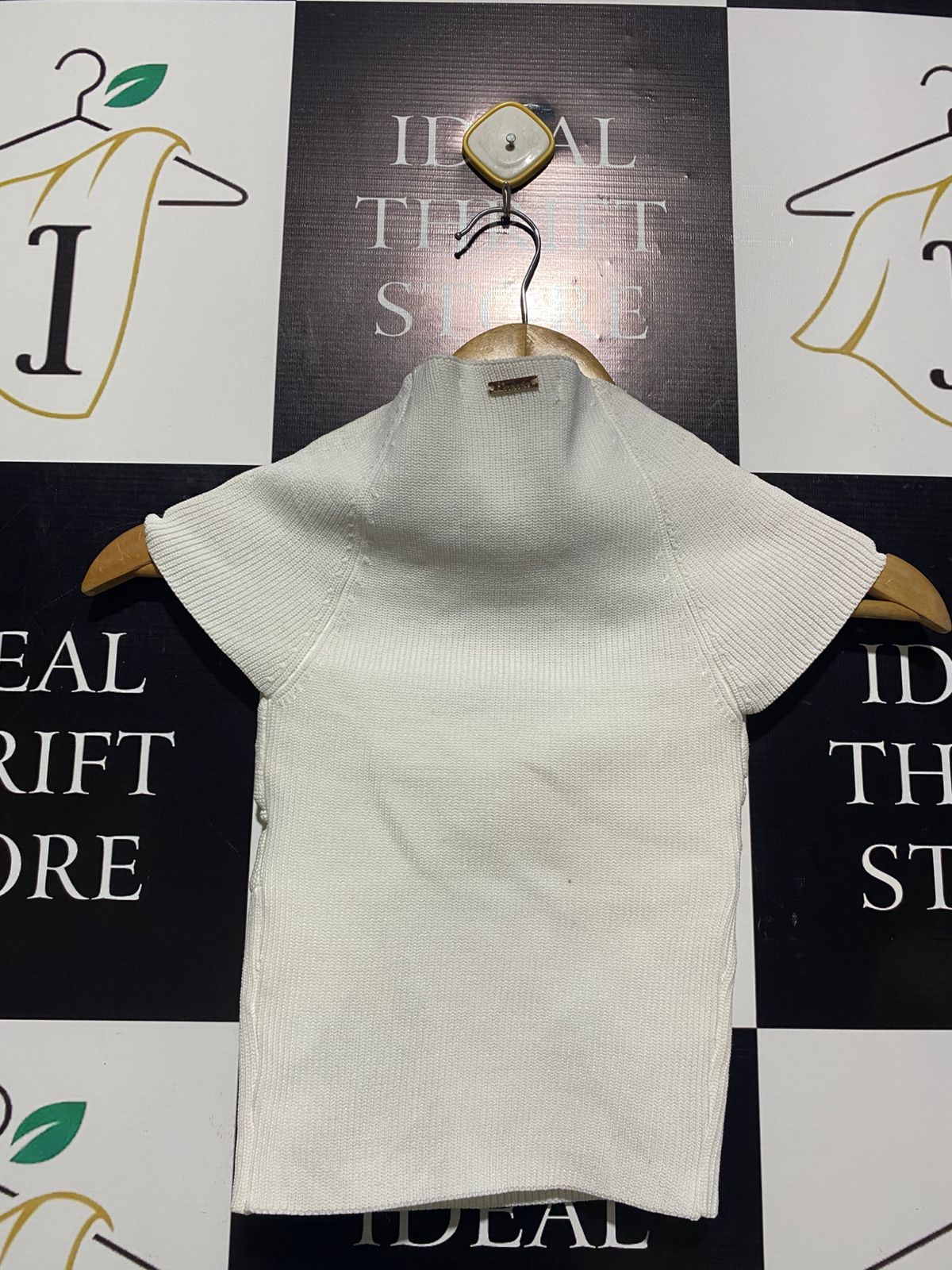 MOOLOOLA |XS| BUST 9| WHITE CAP-SLEEVE TWIST-FRONT KNIT TOP
