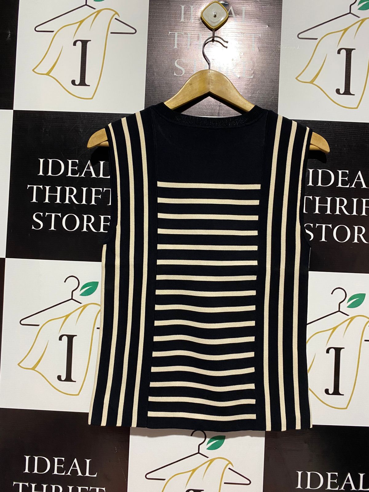 COUNTRY ROAD |S| BUST 15| BLACK & CREAM STRIPED KNIT VEST